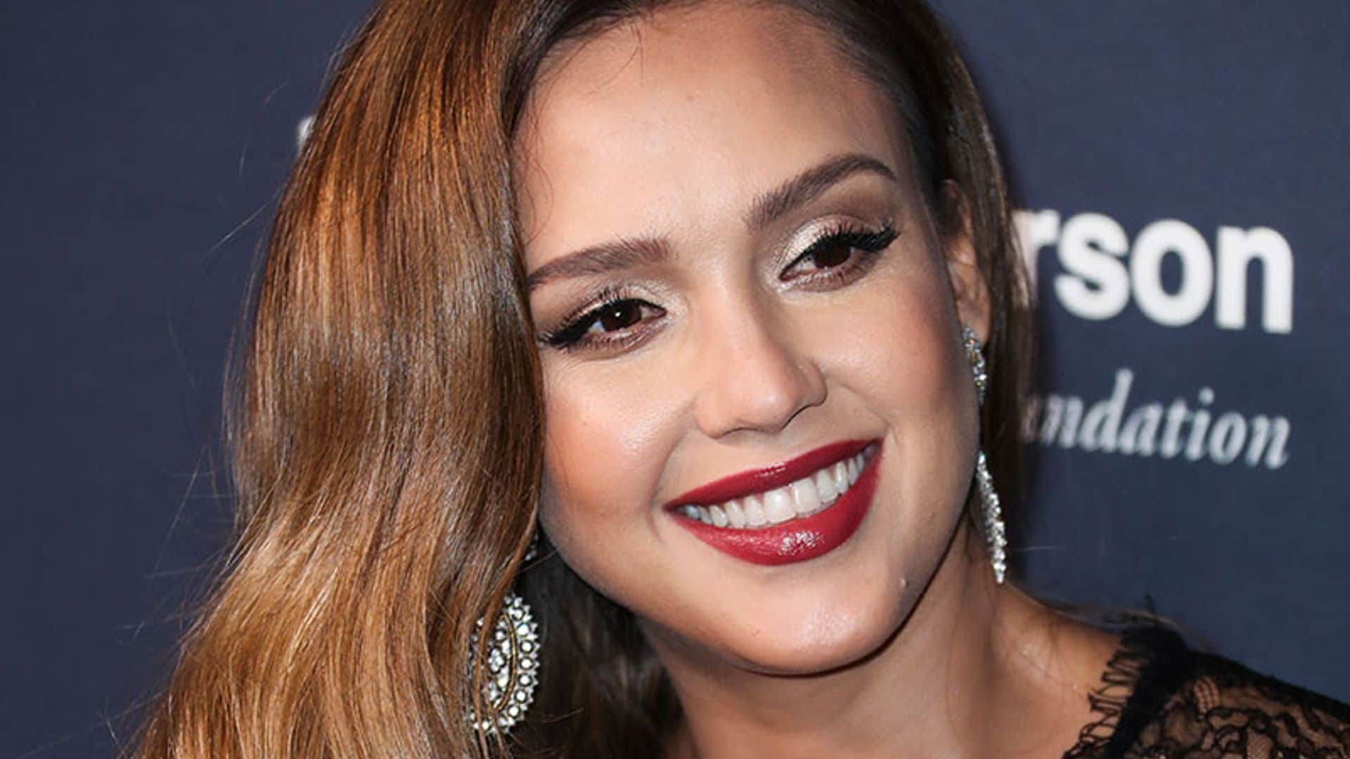 Jessica Alba da la bienvenida al 2018 con el feliz nacimiento de su primer hijo varón