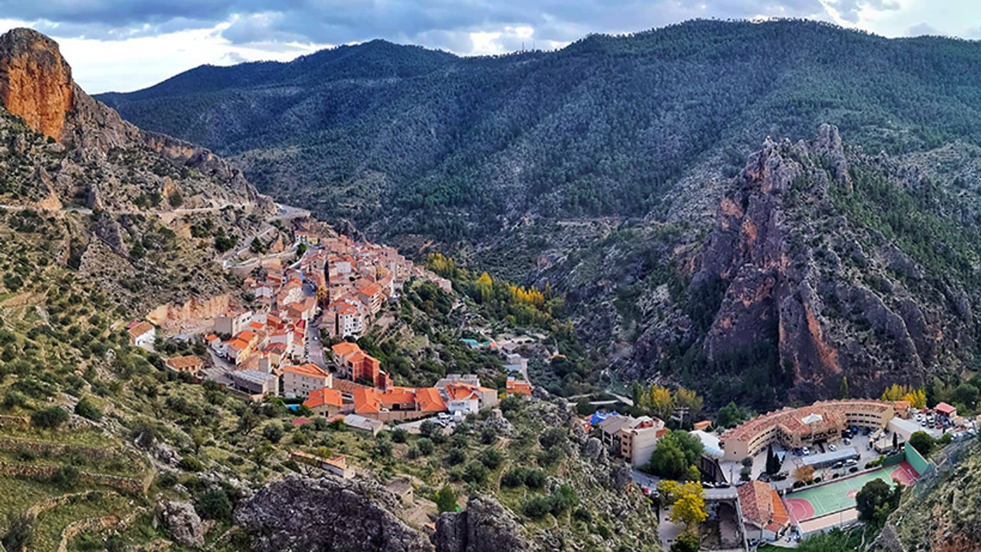 Amanece, que no es poco, en la Sierra del Segura