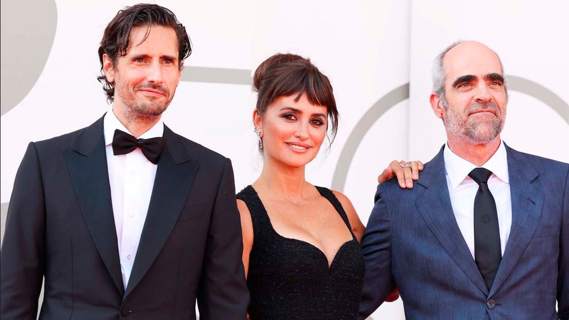 ¿Cómo han vivido La Mostra las parejas de Penélope Cruz, Botto y Tosar? Una de ellas terminó en las aguas del Gran Canal