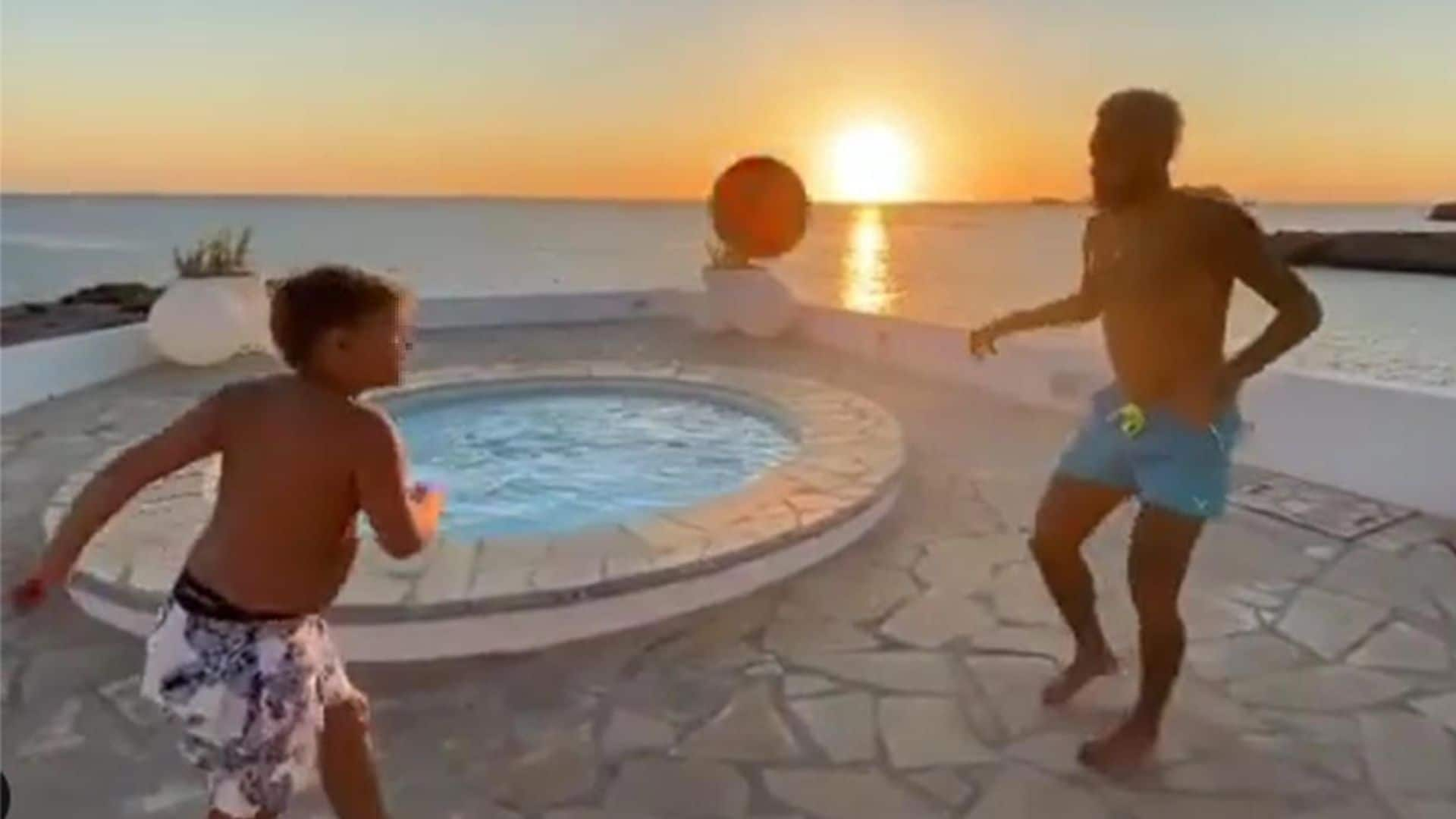 Neymar ejerce de padrazo durante sus vacaciones en Ibiza