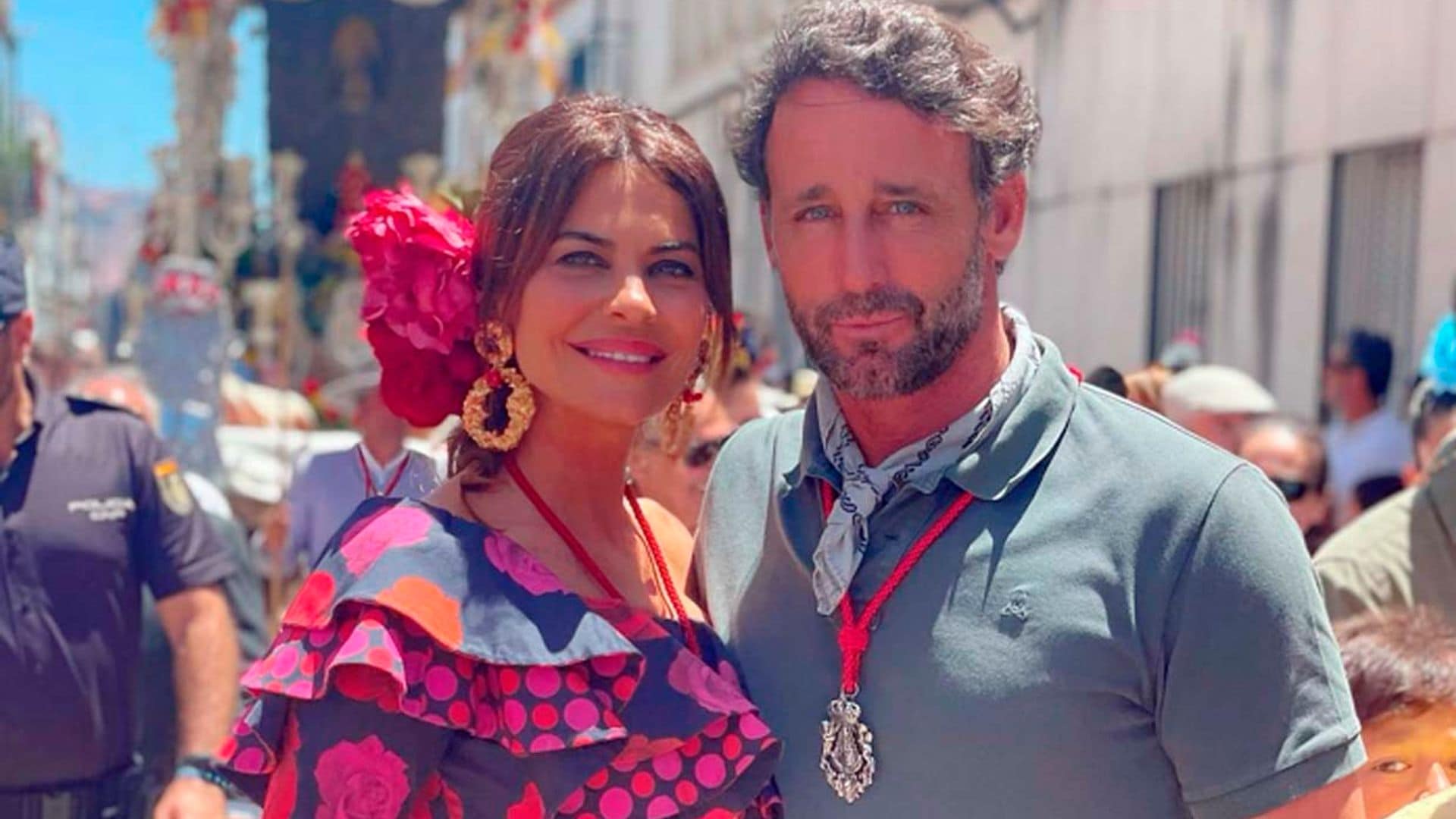 María José Suárez y Álvaro Muñoz Escassi pasean su amor por El Rocío a punto de cumplir su primer aniversario