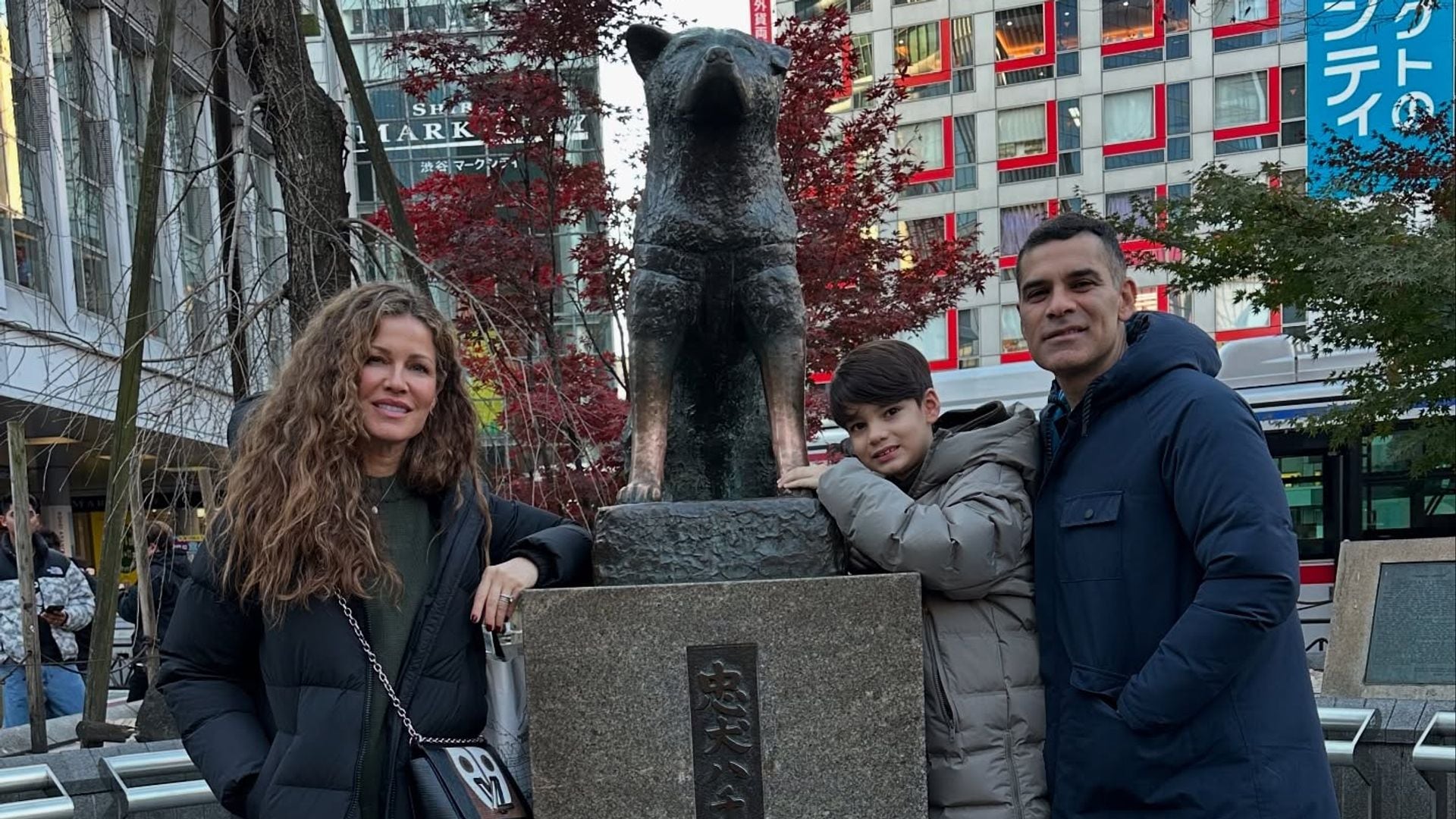 De la mano de su hijo, Jaydy Michel y Rafa Márquez disfrutan de sus vacaciones por Japón