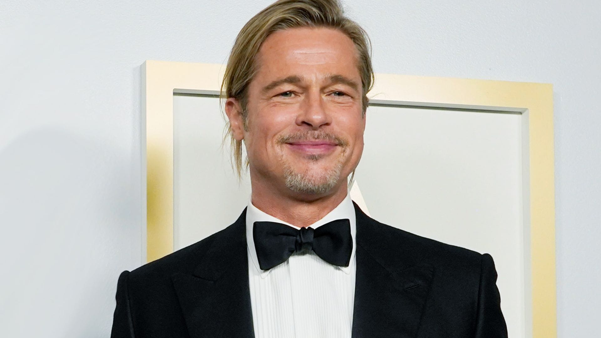 Y el Oscar al look más comentado es para… ¡Brad Pitt!