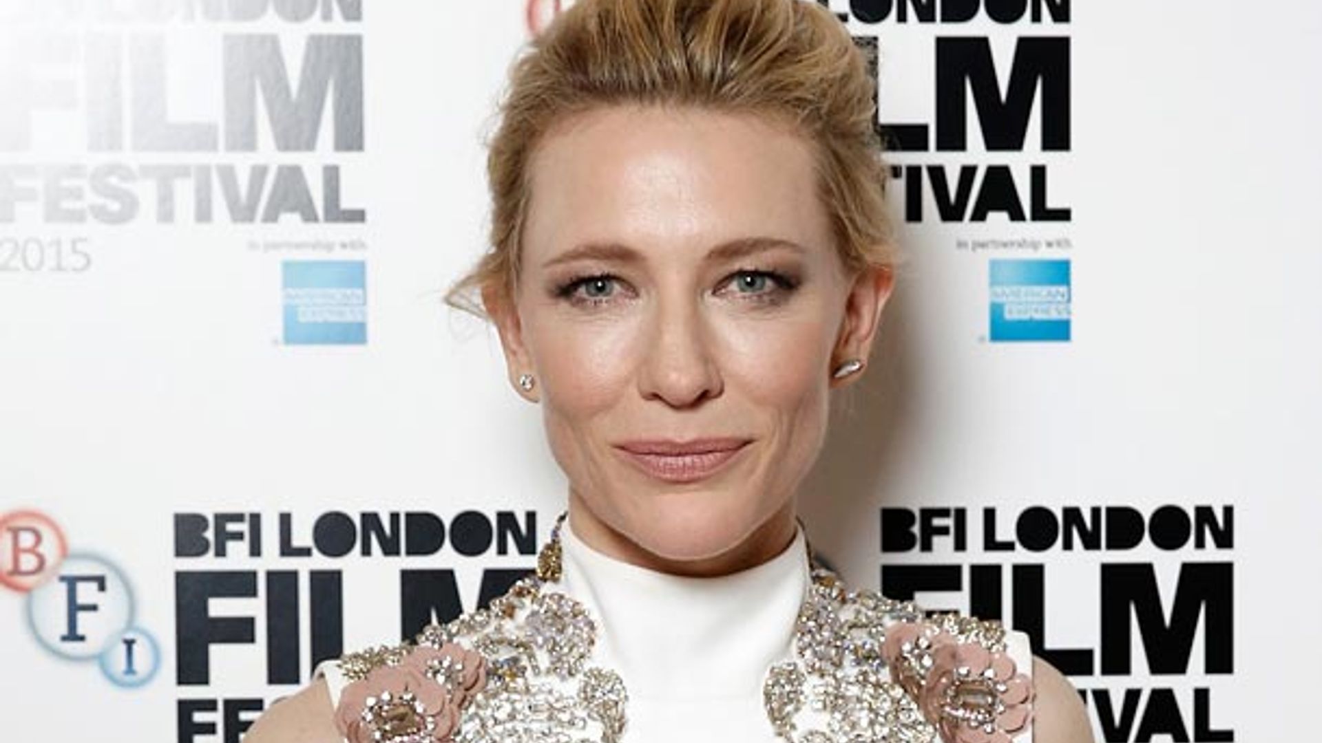 Falsos tatuajes, ‘retro looks’, ‘cut-outs’… Cate Blanchett y su atrevido ‘new style’