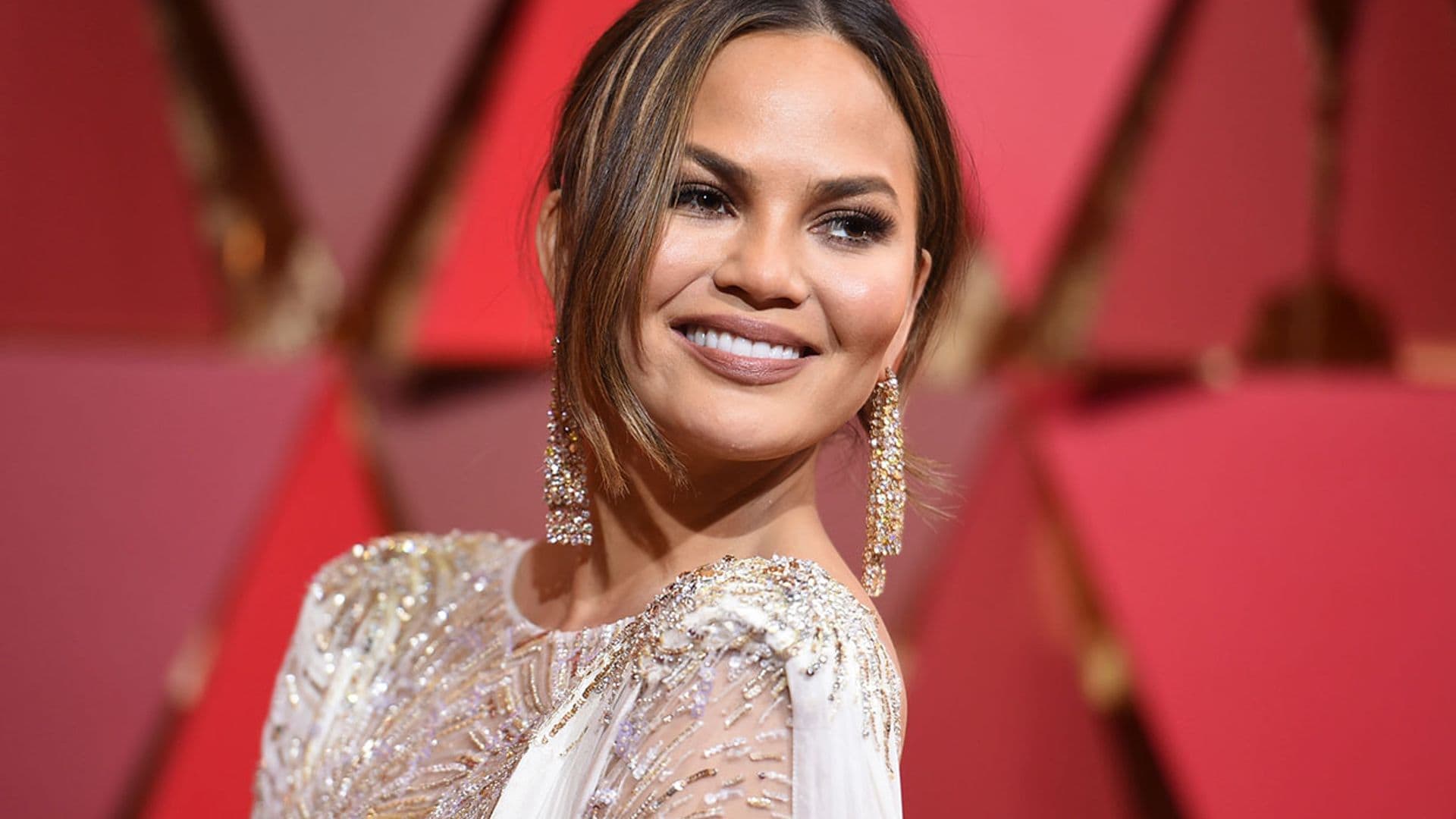 El divertido look navideño de Chrissy Teigen con el que no podrás parar de reír