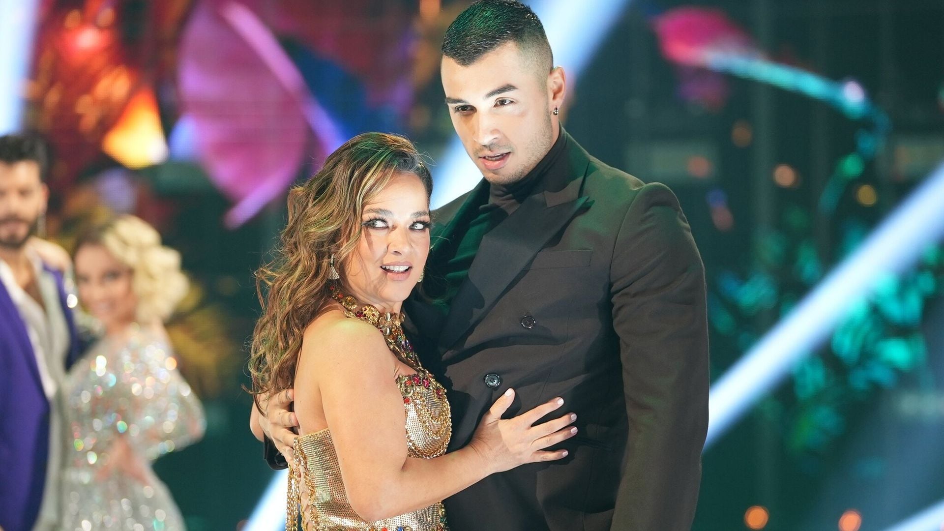 Adamari López y su pareja de baile se lucen en la final de ‘Así se Baila’