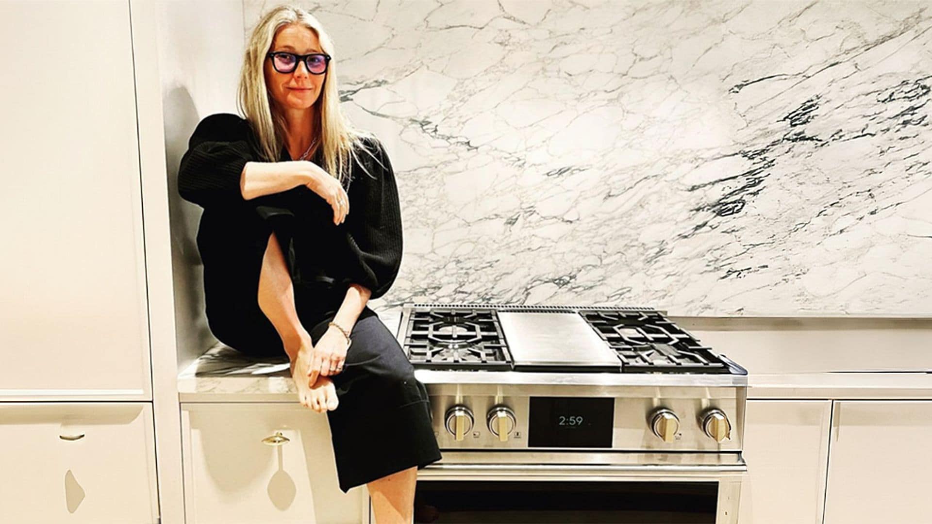 No te pierdas a Gwyneth Paltrow cocinando la tortilla de patata que le enseñó a hacer su 'madre española'