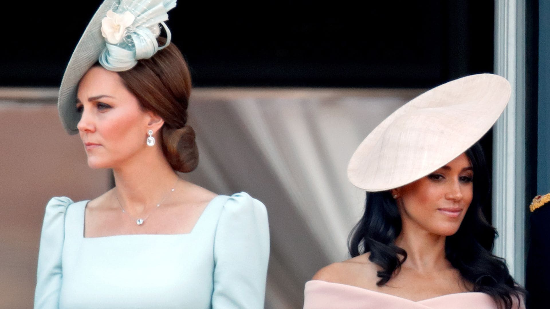 Lo que pasó segundos antes de esta comentada imagen de Meghan Markle y Kate Middleton en el balcón de Buckingham