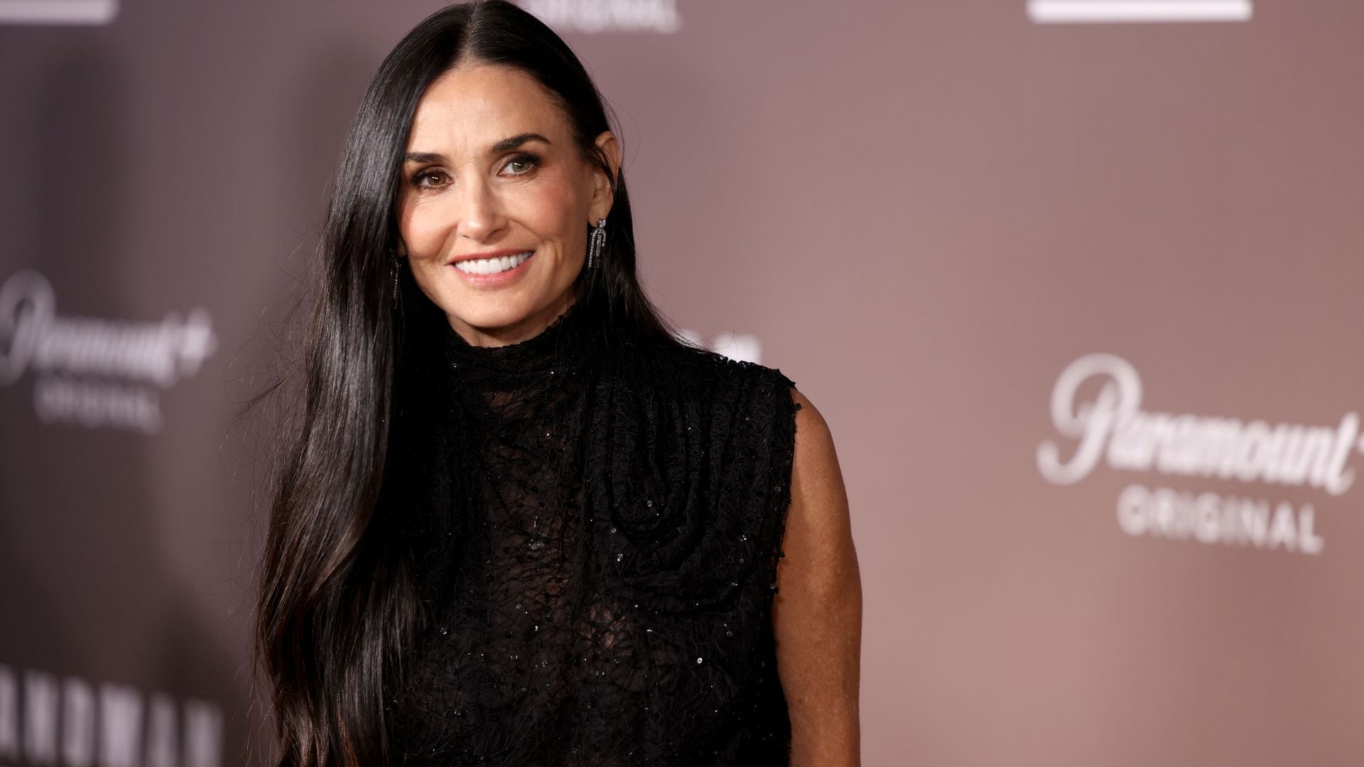 Demi Moore presume de melena XL ultrabrillante en Los Ángeles y sabemos cómo la puedes conseguir