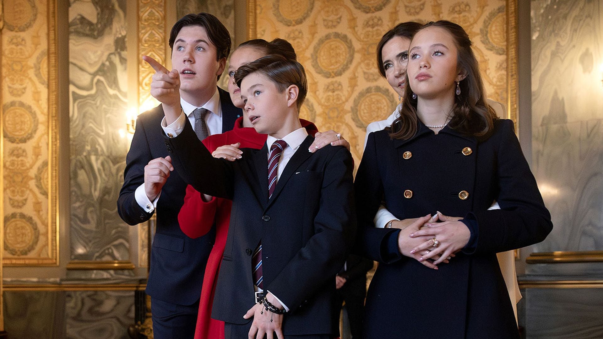 Salen a la luz las fotos más íntimas de los reyes Federico y Mary con sus hijos el día de la proclamación