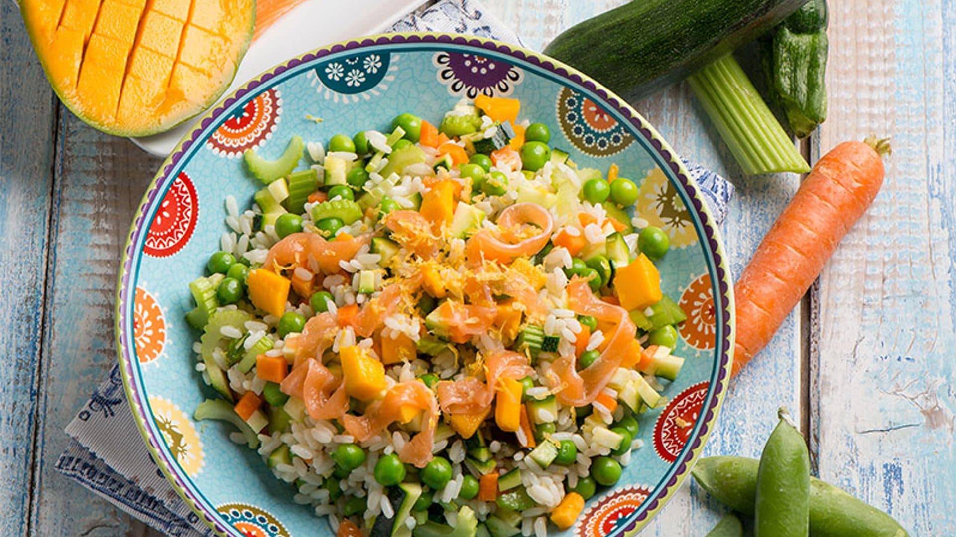 Ensalada de arroz con mango y salmón ahumado