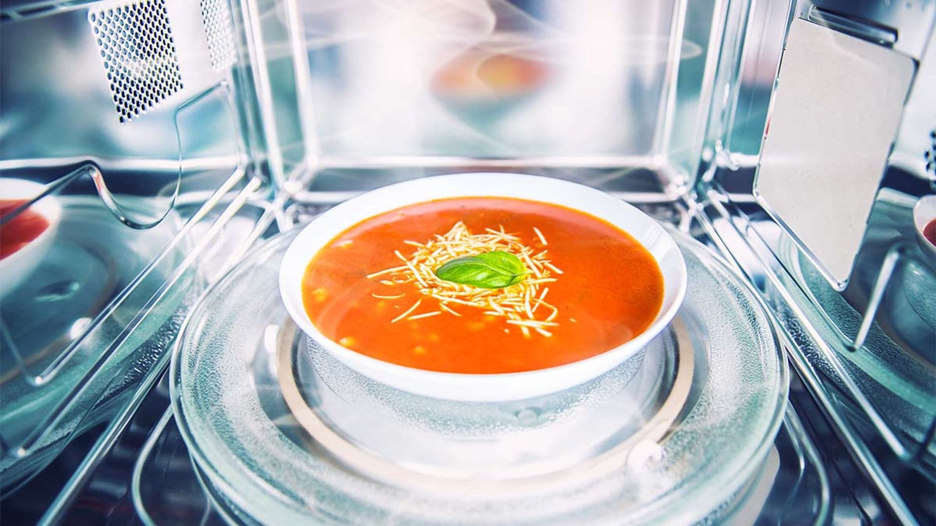 Sopa de tomate en el microondas