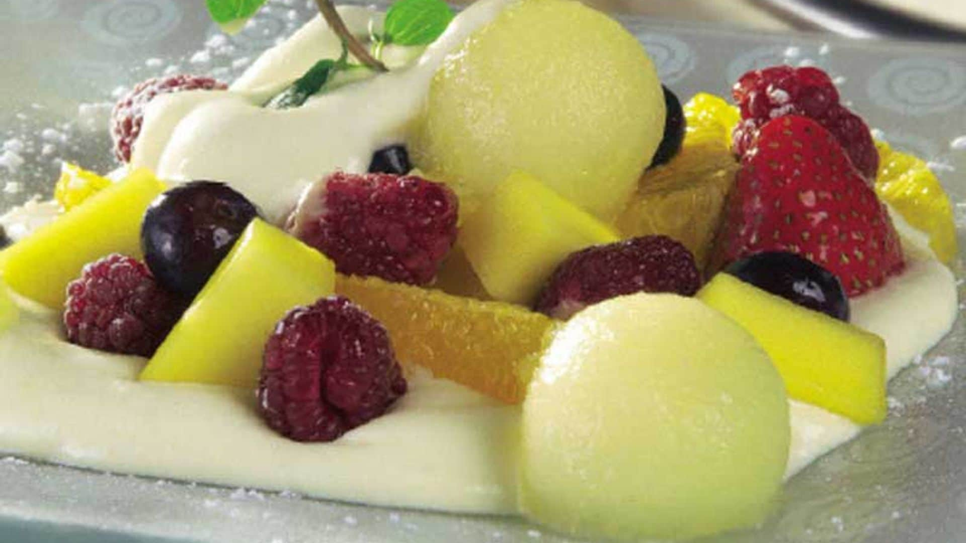 Macedonia de frutas con crema