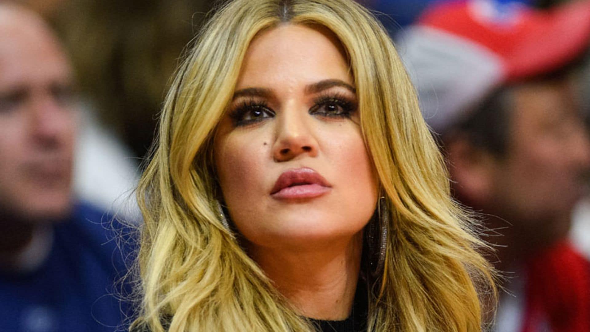 Khloé Kardashian rompe su silencio mientras se refugia en su hija True