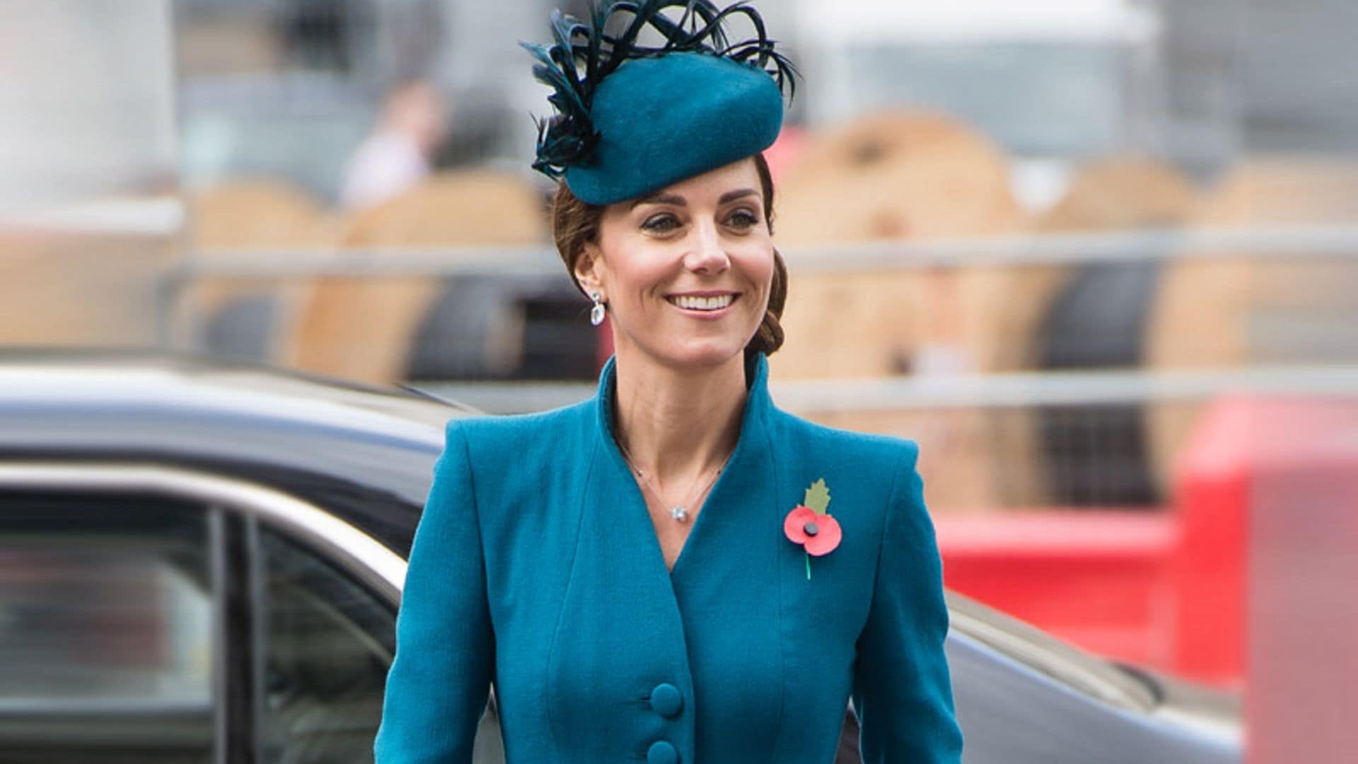 El detalle que transforma el look preferido de Kate Middleton