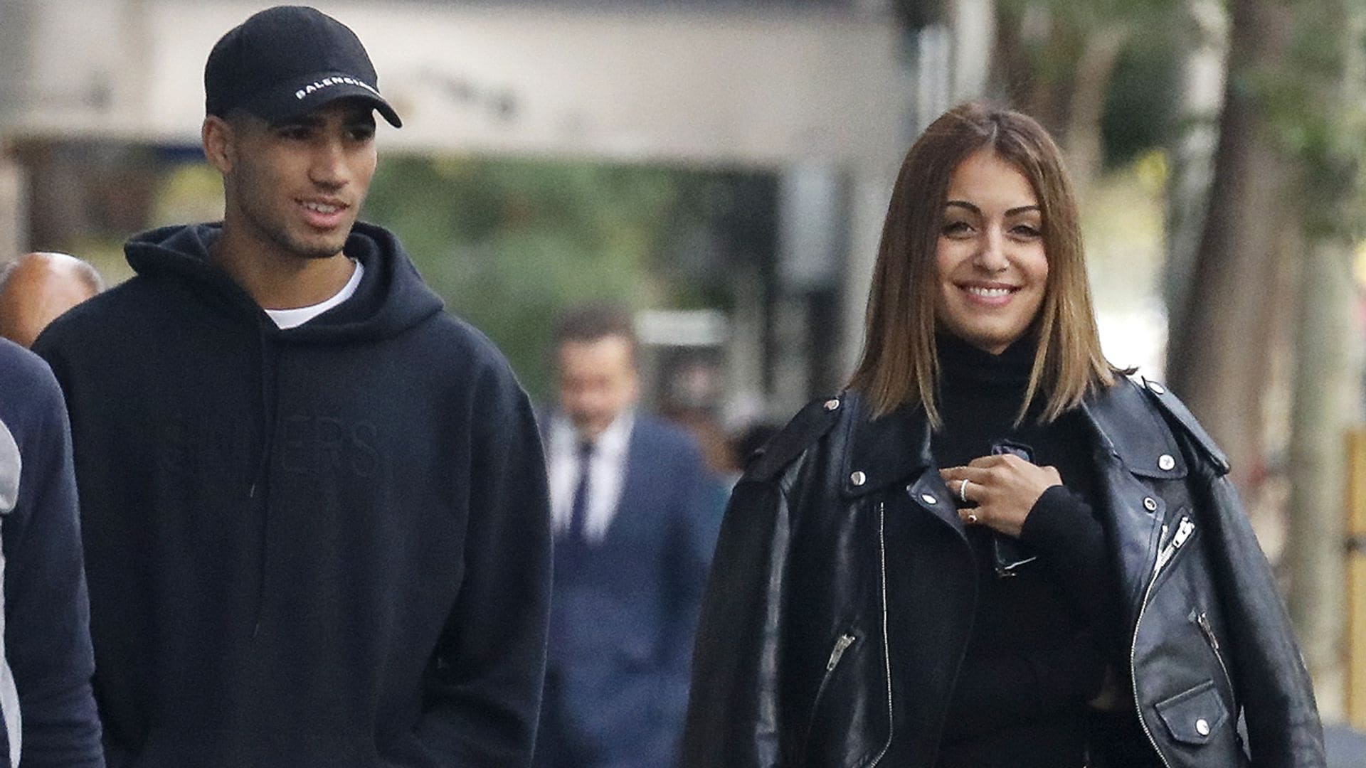 Hiba Abouk y Achraf Hakimi, dos futuros papás en el concierto de Nicky Jam