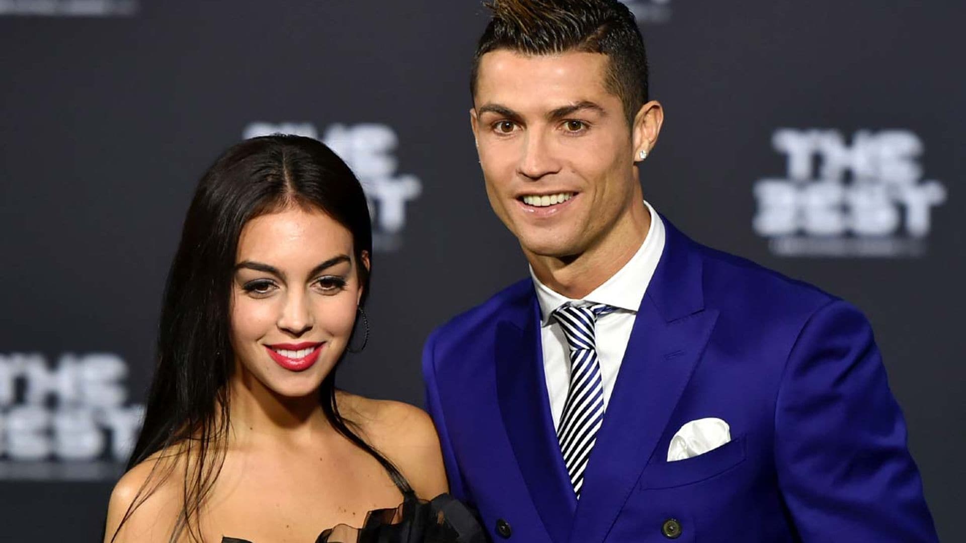 Georgina Rodríguez y Cristiano Ronaldo, amor bajo las estrellas