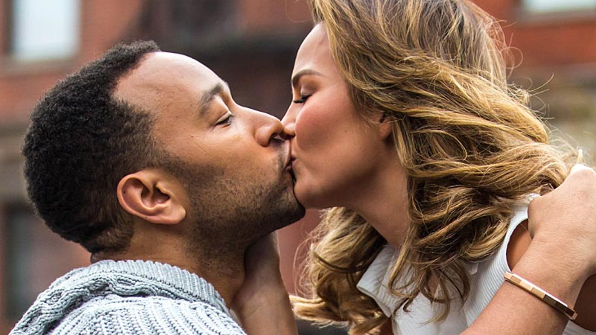 Chrissy Teigen y John Legend, padres de una niña: 'Welcome, baby!'