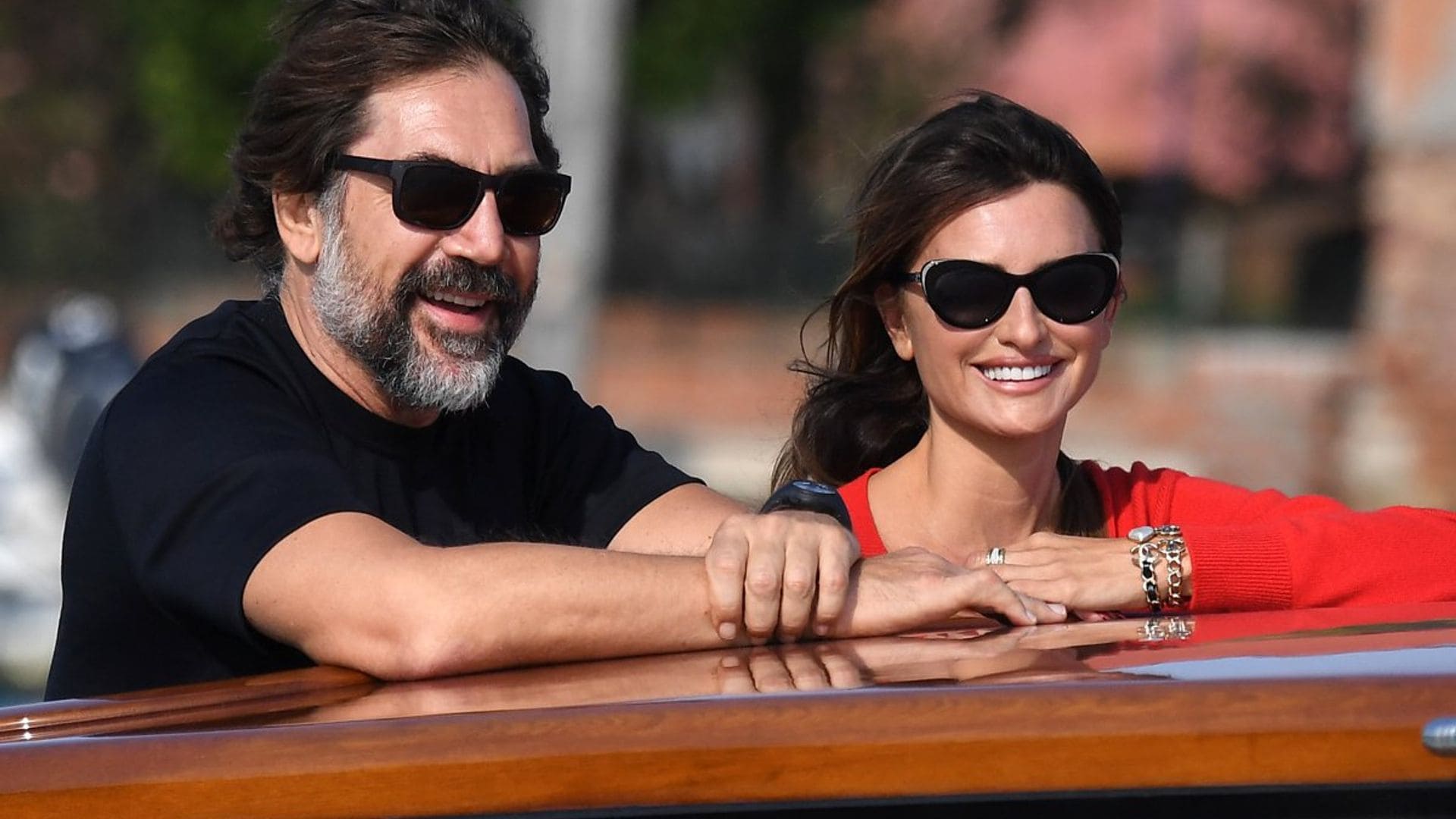 Penélope Cruz y Javier Bardem pasean su amor como nunca por el Festival de Venecia