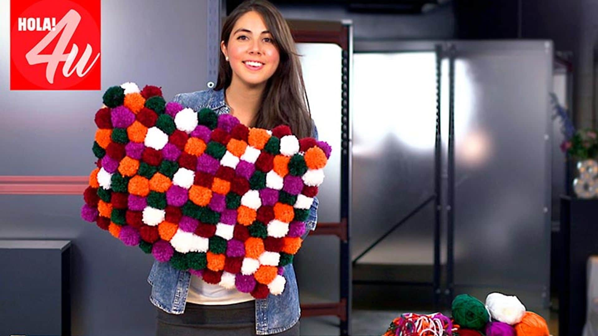 DiY: Cómo hacer una alfombra con pompones de lana