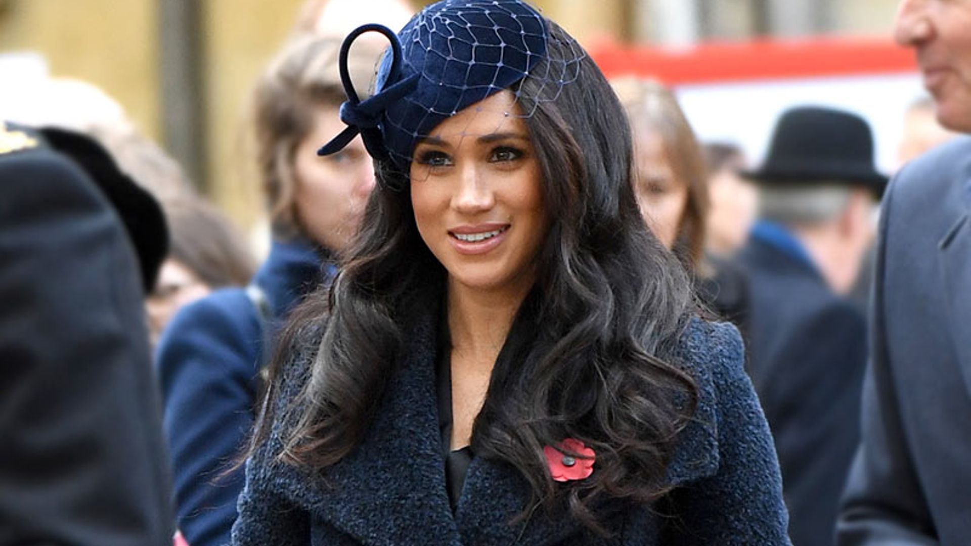 Abrigo peluche y tocado de red, el acierto invernal de Meghan Markle