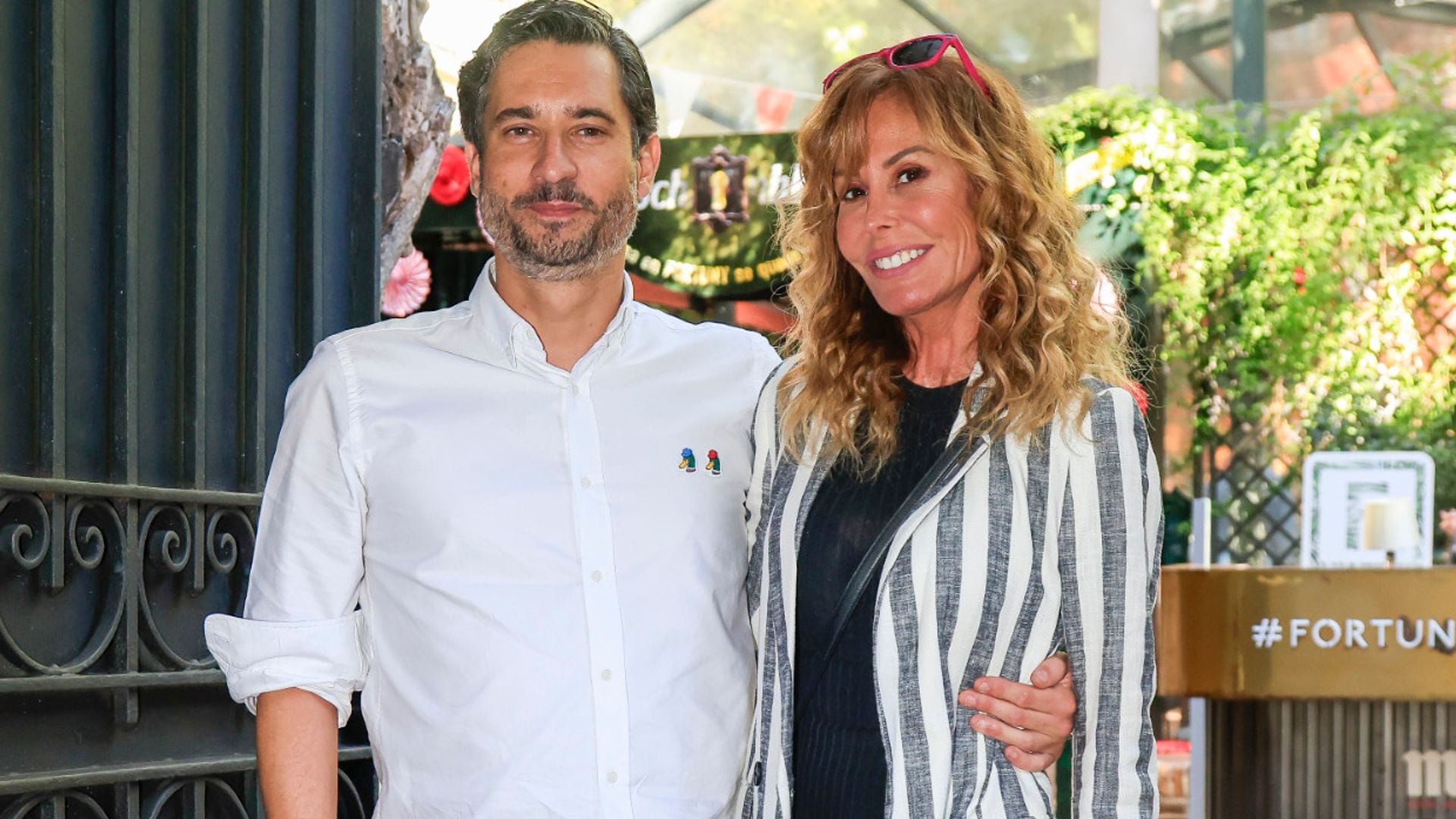 Lara Dibildos y su novio, Cándido Conde-Pumpido, celebran conjuntamente su cumpleaños rodeados de numerosos amigos