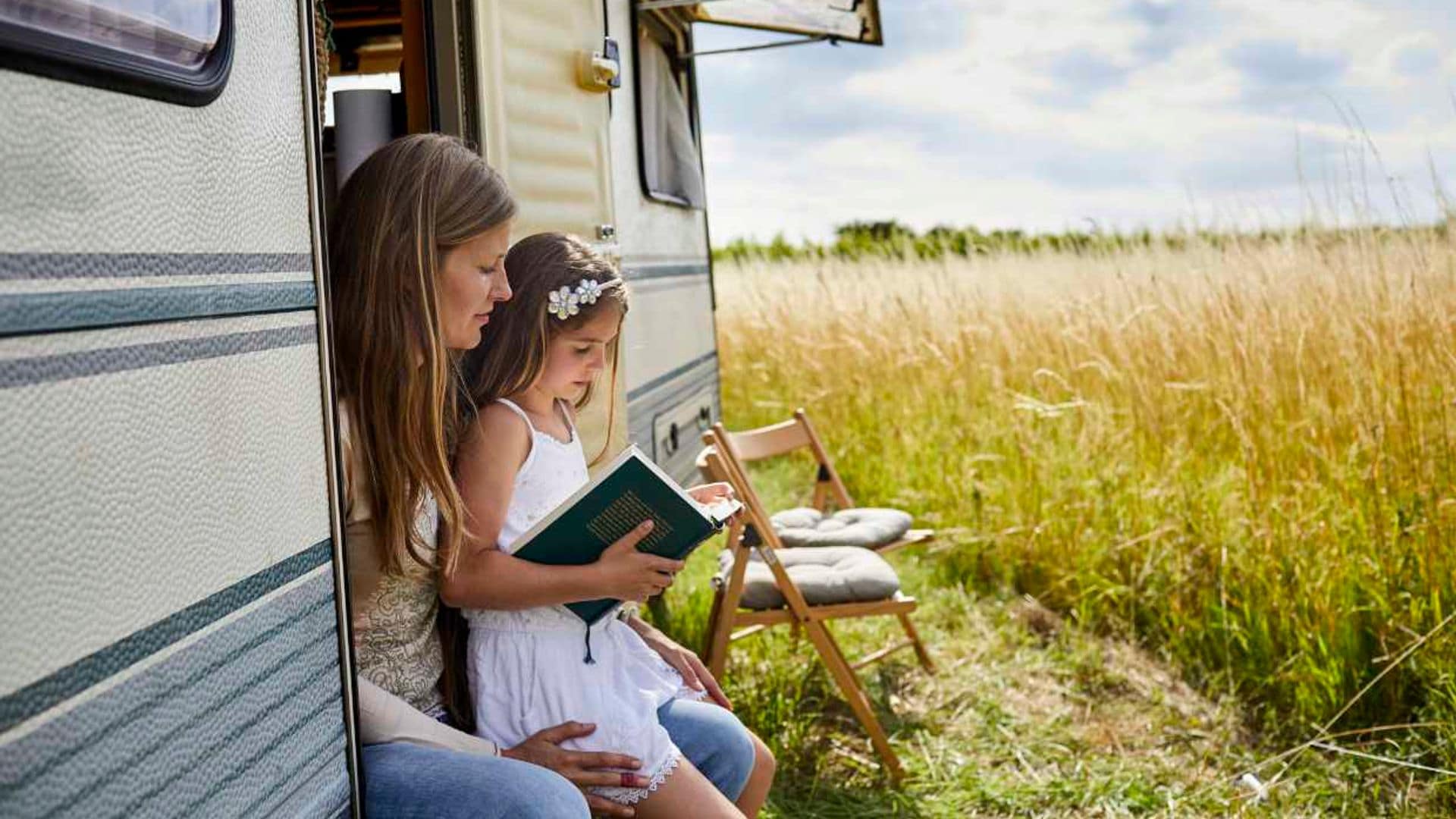 madre hija leyendo