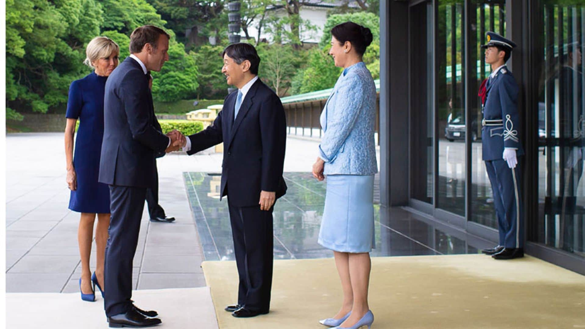 Los emperadores de Japón reciben a Emmanuel Macron y su esposa en el palacio imperial de Tokio