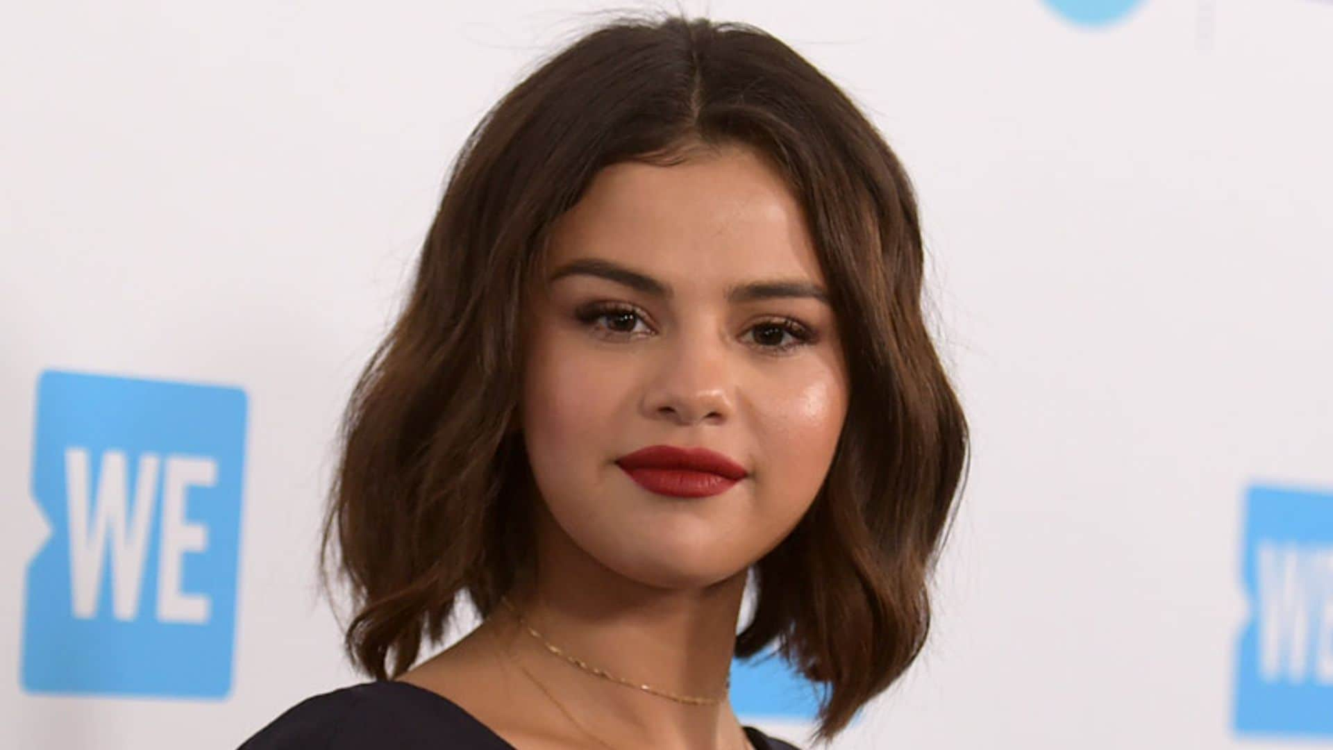 Selena Gomez cambia de 'look' (de nuevo)  en su último videoclip