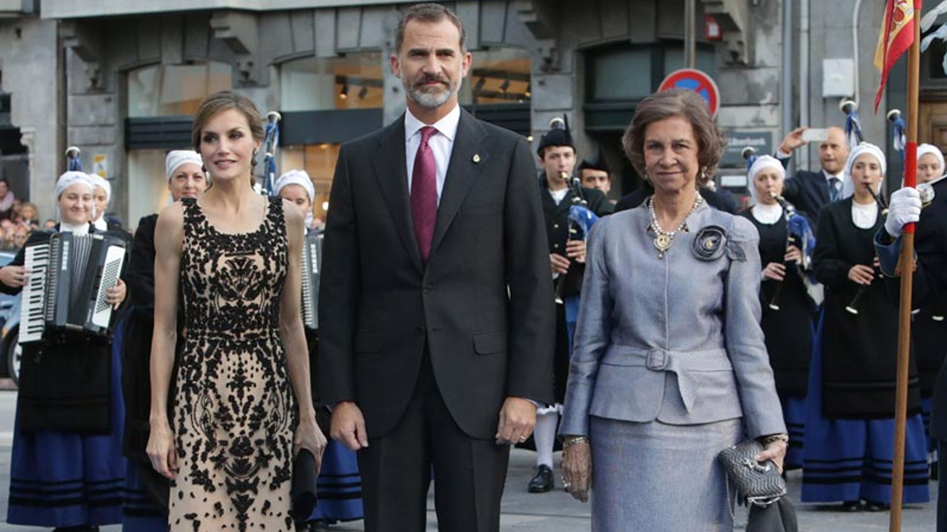 El recuerdo del rey Felipe a sus hijas Leonor y Sofía en la entrega de los Premios Princesa de Asturias