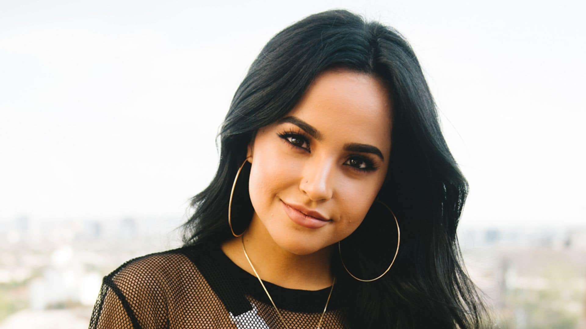 Becky G habla sobre su experiencia al trabajar con artistas latinos como J Balvin, Maluma y Natti Natasha