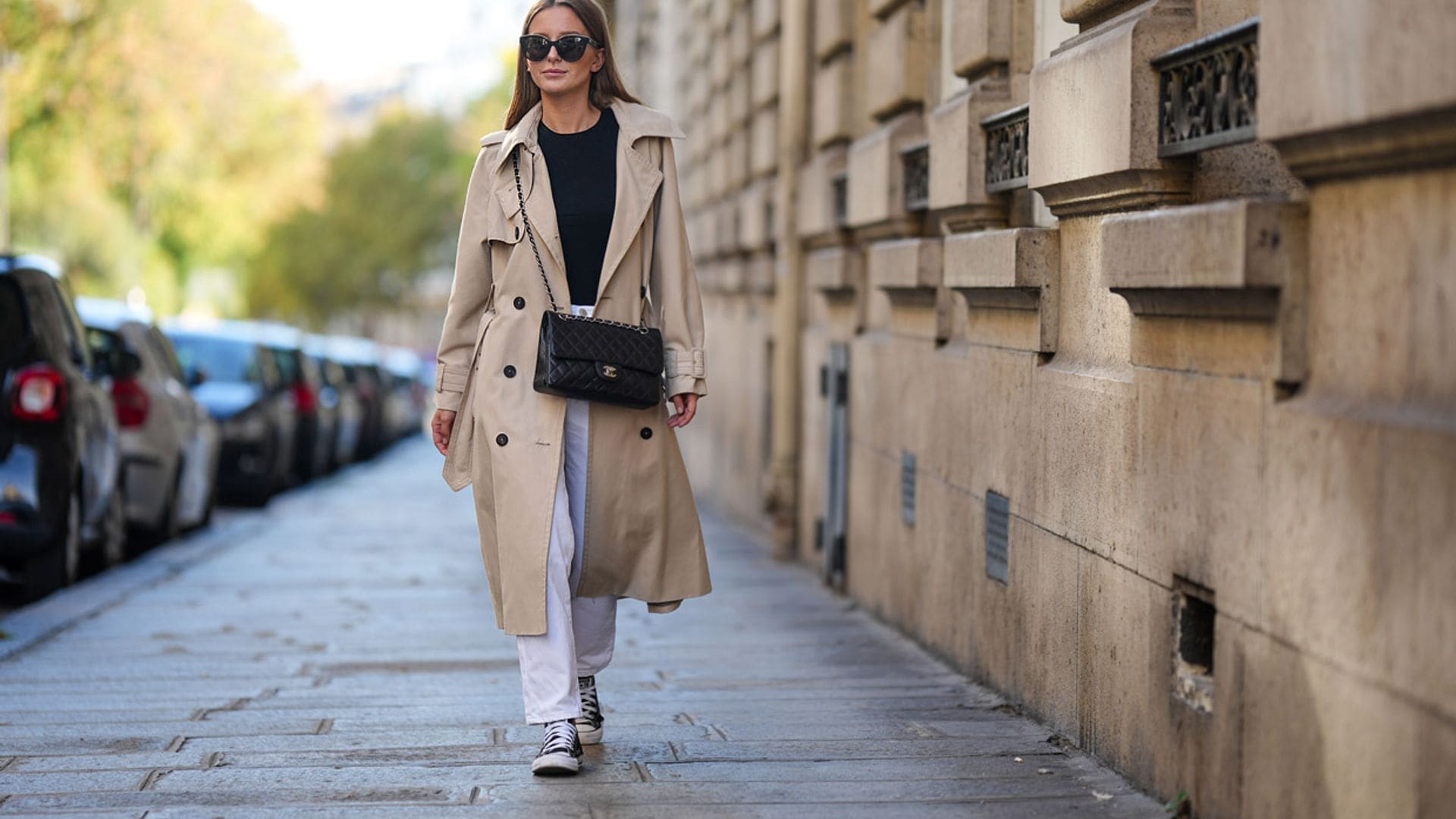 Los looks de oficina con zapatillas más cómodos para dar la bienvenida al invierno