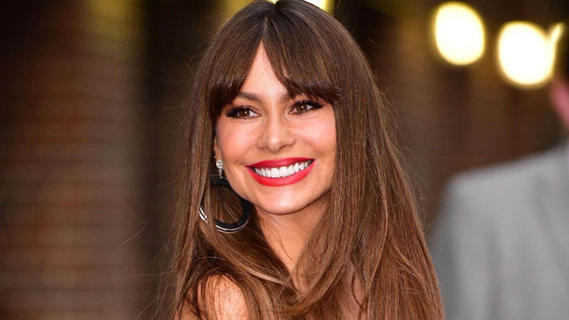 Abrigarse con estilo por Sofía Vergara y otras actrices de Hollywood con curvas