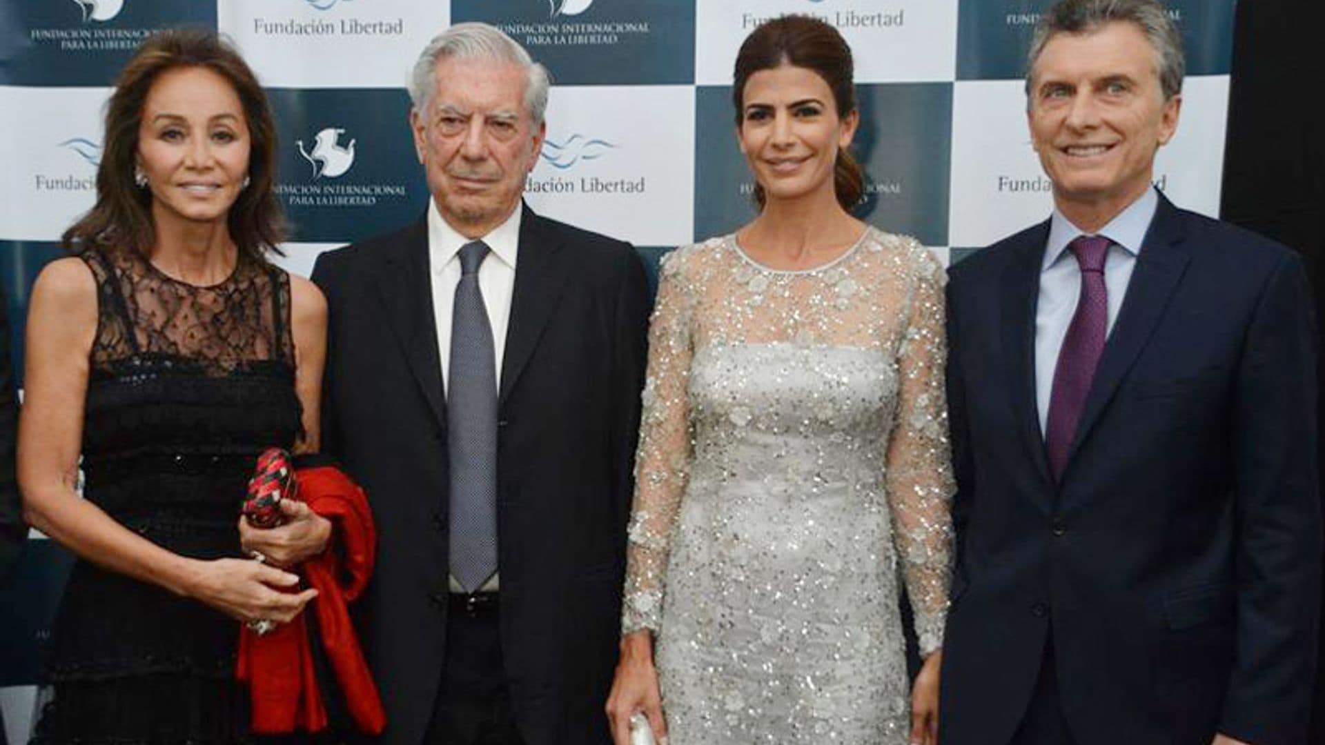 Isabel Preysler y Mario Vargas Llosa, cena benéfica con el presidente de Argentina y su mujer y después al teatro