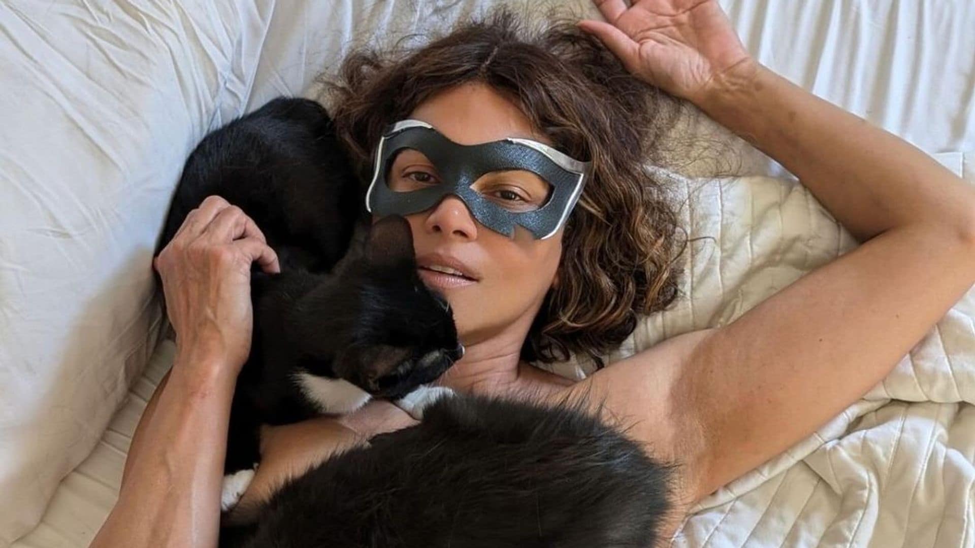 Las imágenes más sensuales de Halle Berry en el 20 aniversario de 'Catwoman'