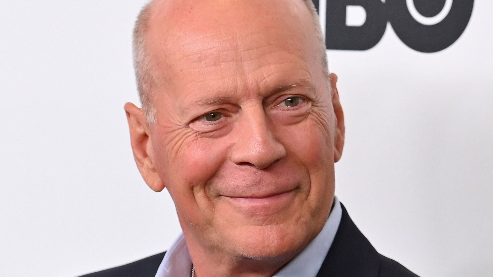 Bruce Willis se disculpa por negarse a usar mascarilla