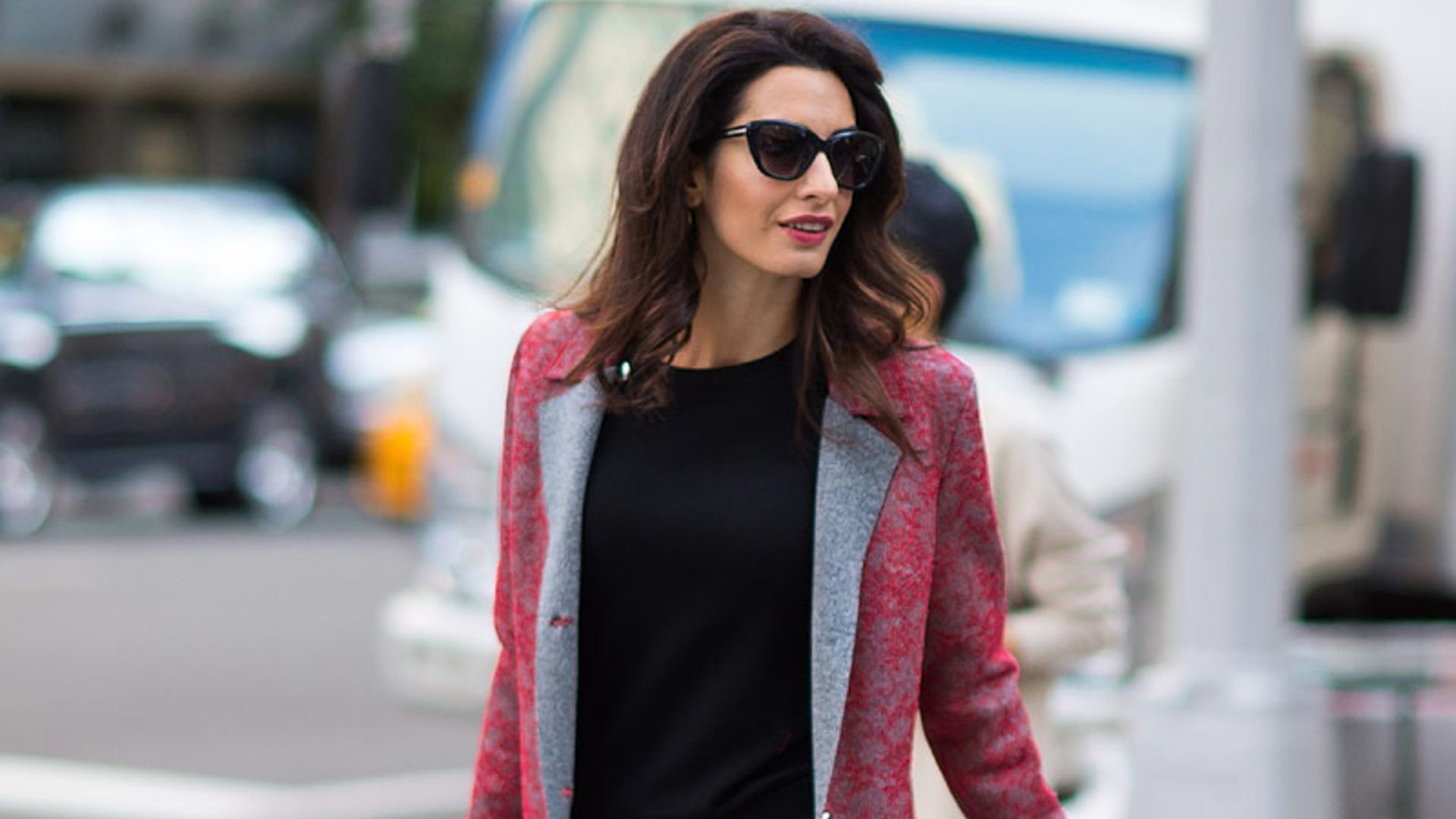 ¿De verdad Amal Clooney se ha vestido 'a lo Kardashian'?