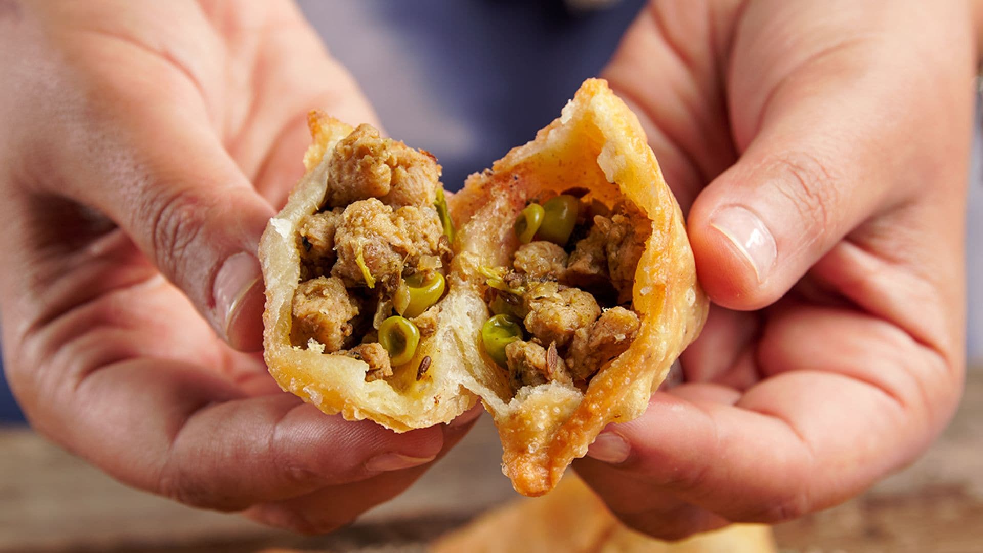 Samosas rellenas de 'kheema' de soja