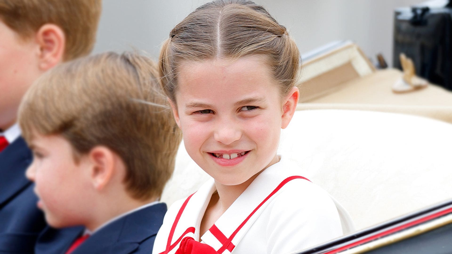 Los peinados favoritos de Charlotte, la princesa de los lazos y las trenzas