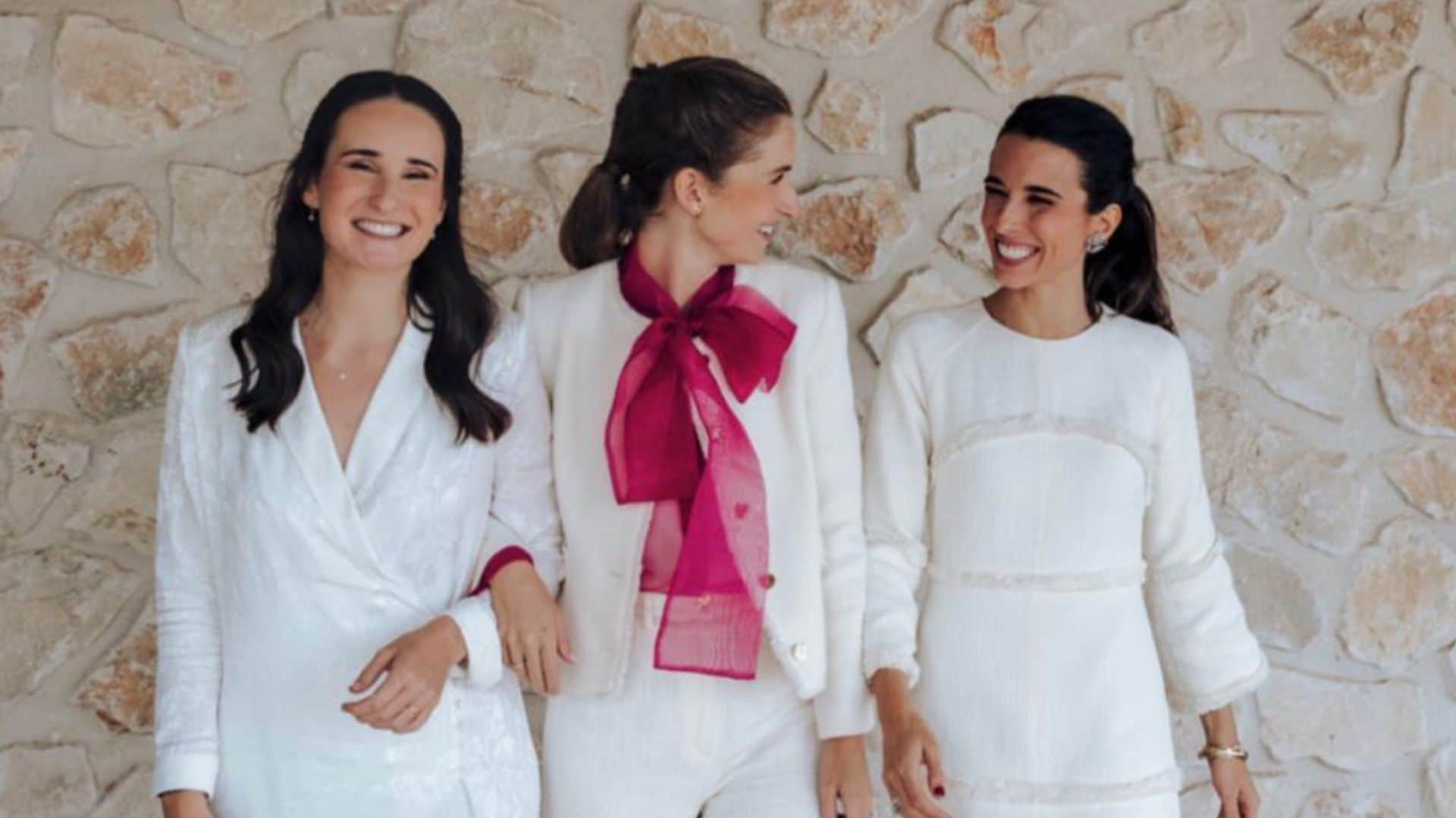 Todos los detalles del bautizo triple que han celebrado las hermanas Laura, Ana y Alejandra Corsini