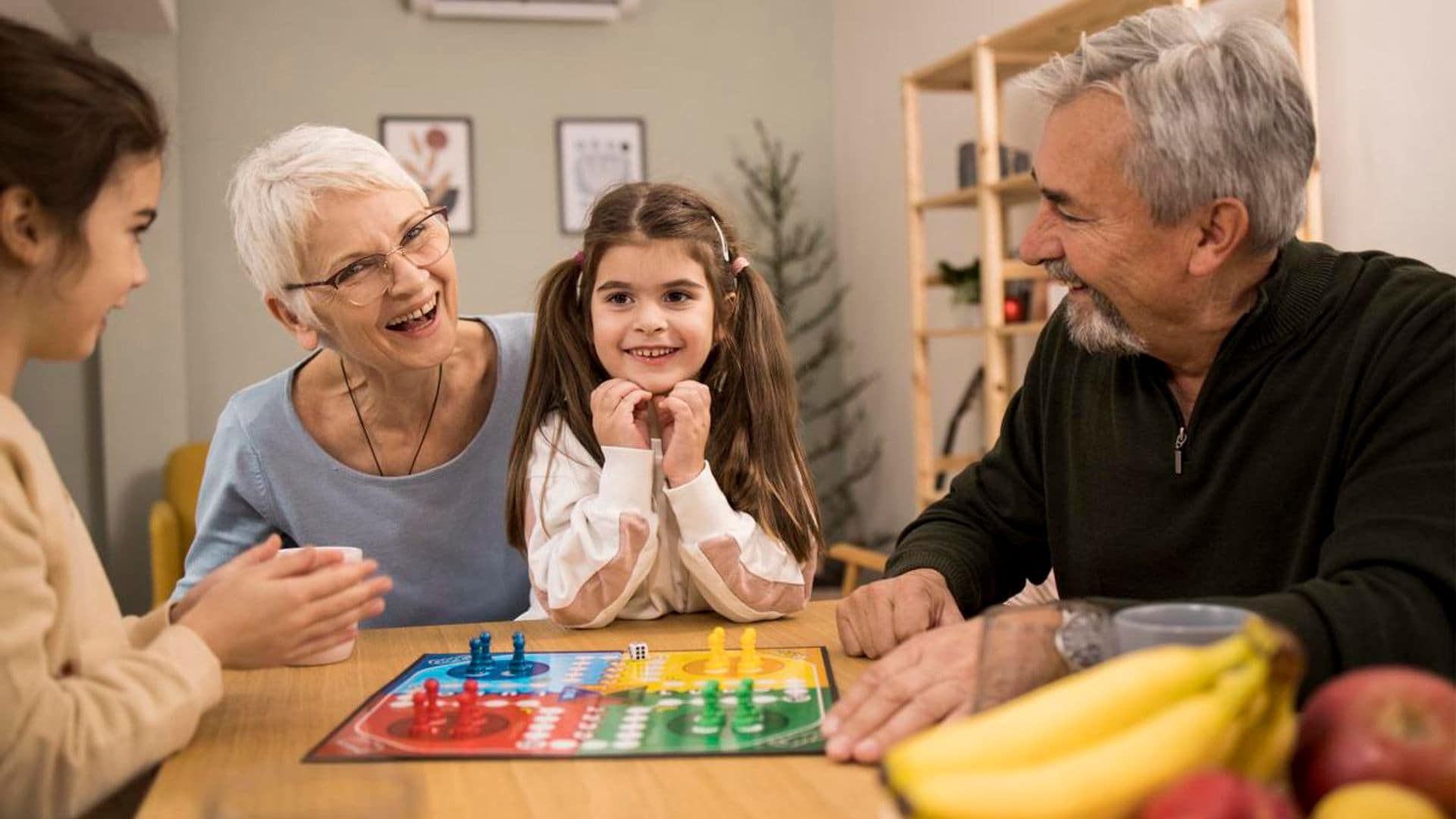 Juegos de mesa perfectos para que nietos y abuelos disfruten juntos en las vacaciones de Navidad