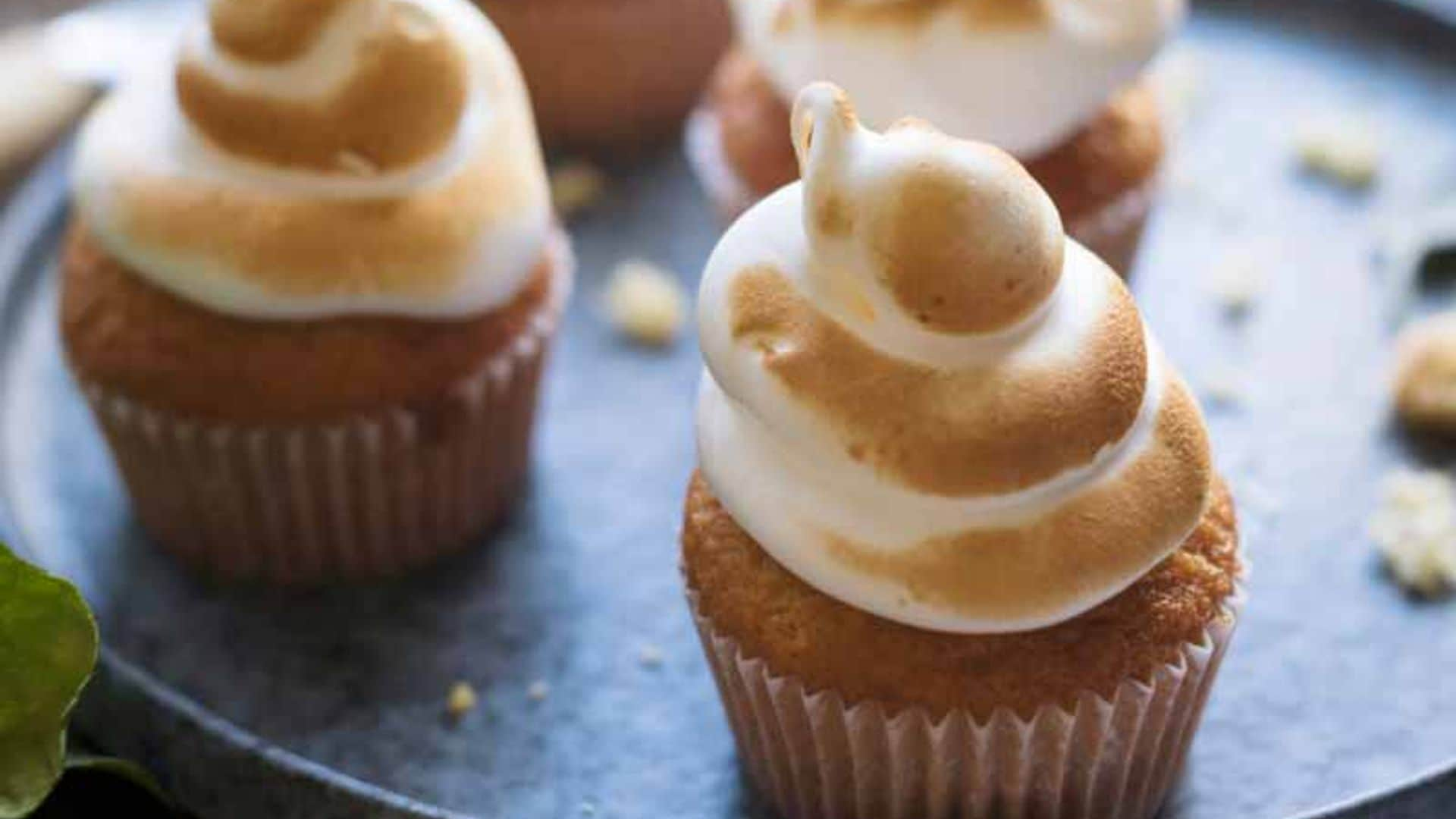 'Muffins' de limón con merengue (sin huevo)