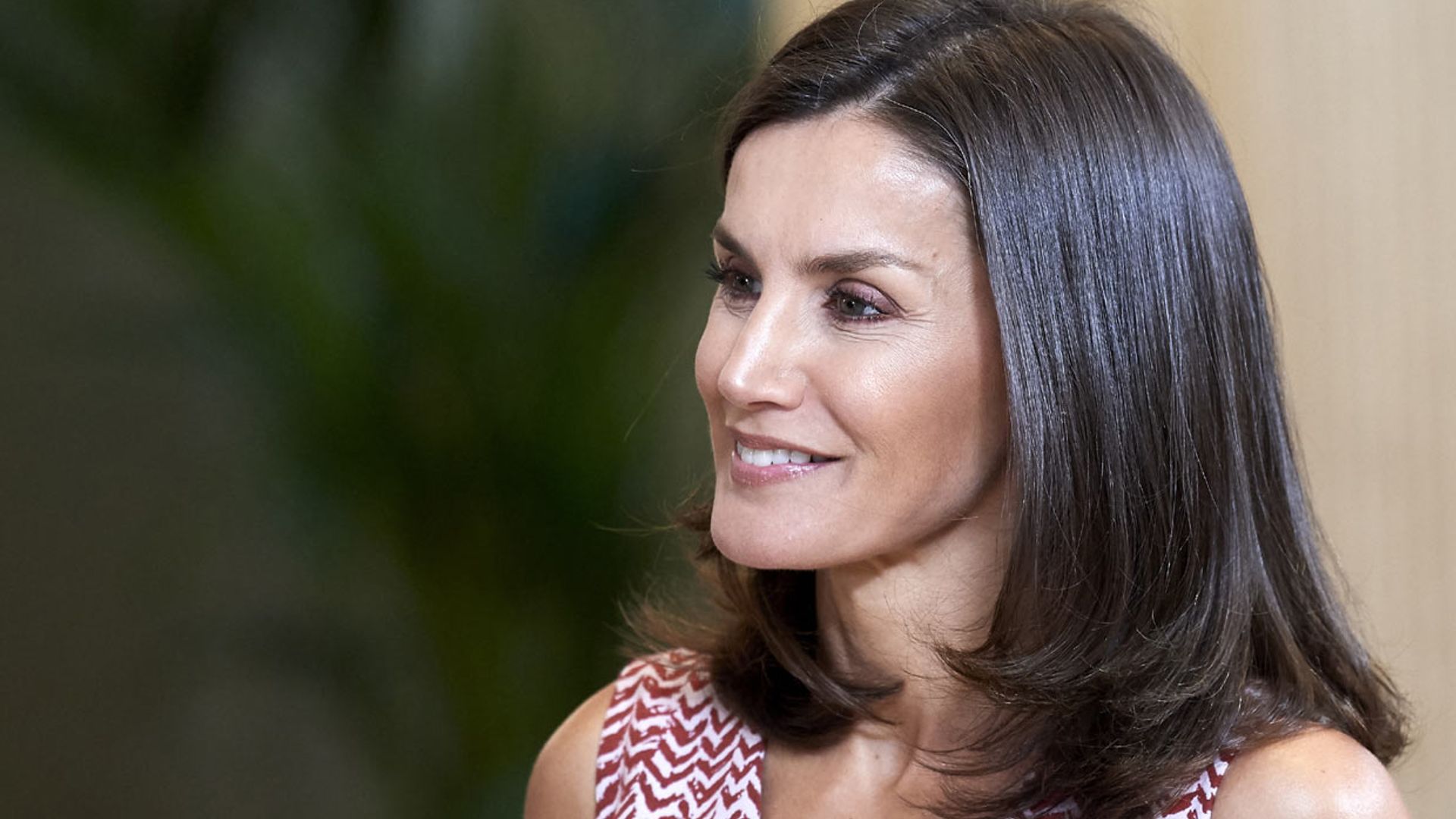 Las claves del éxito de la melena de la reina Letizia según los peluqueros españoles