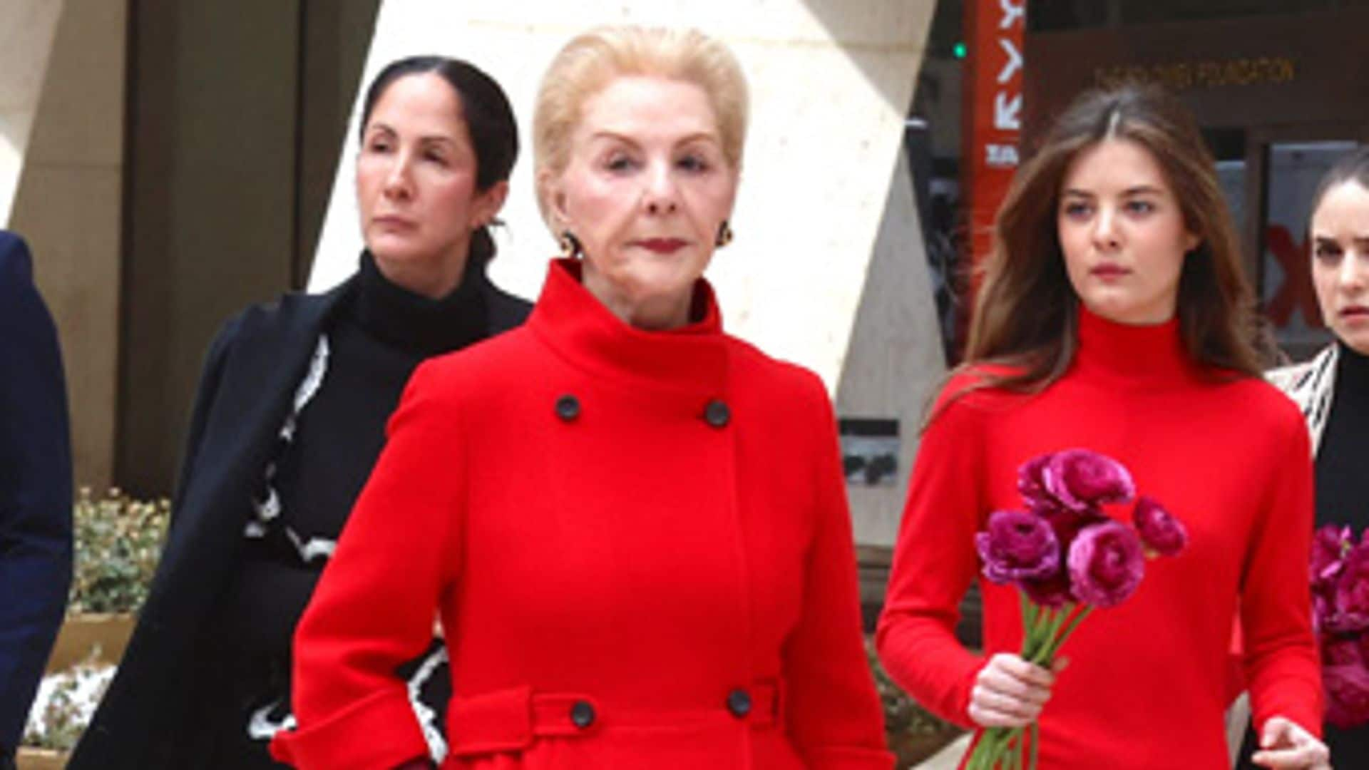 Olimpia Báez causa sensación en Nueva York al apoyar a su abuela Carolina Herrera en la gran cita de la moda