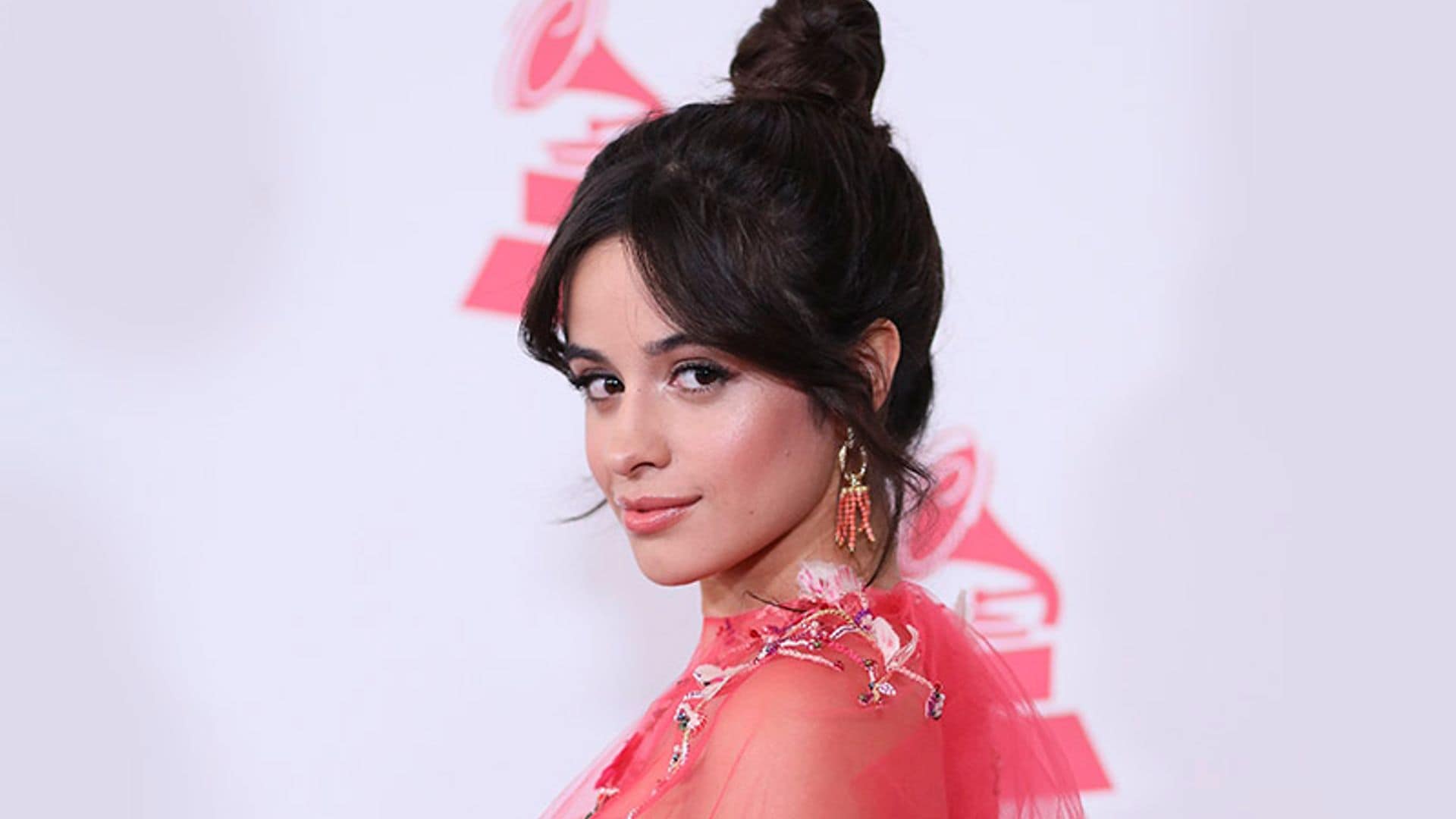 El éxito de Camila Cabello está en este maquillaje: 'glossy eyes'