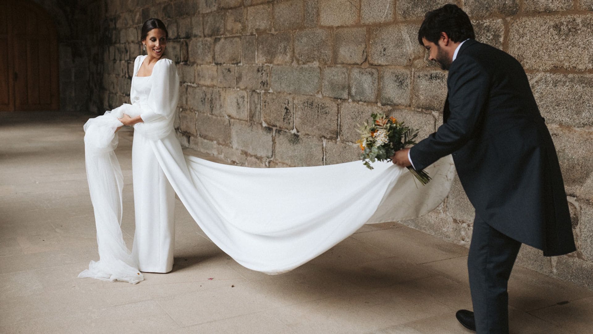 Ana, la novia del vestido clásico desmontable que se casó en un pazo de Pontevedra bajo la lluvia