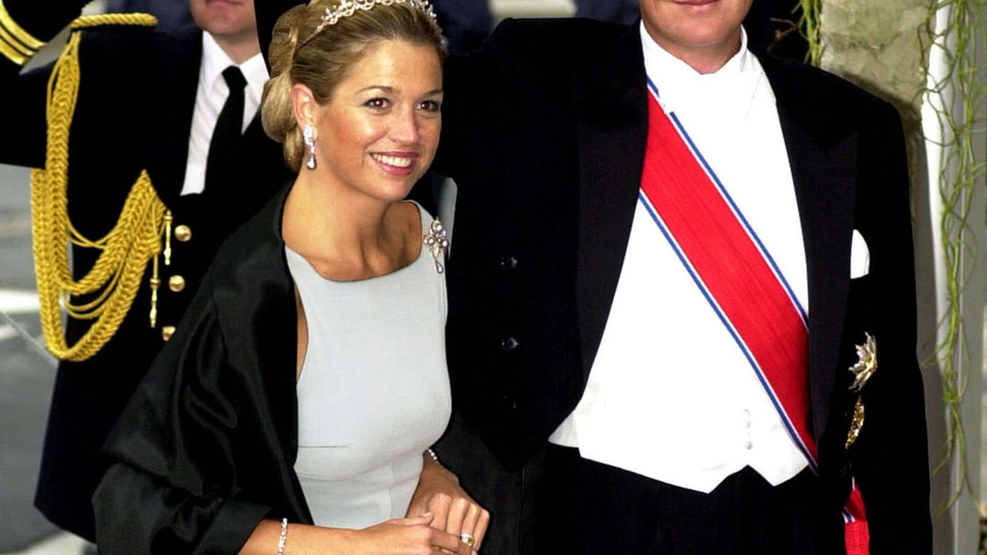 El debut de Máxima de Holanda ante la realeza con vestido liso y calzado plano 20 años atrás