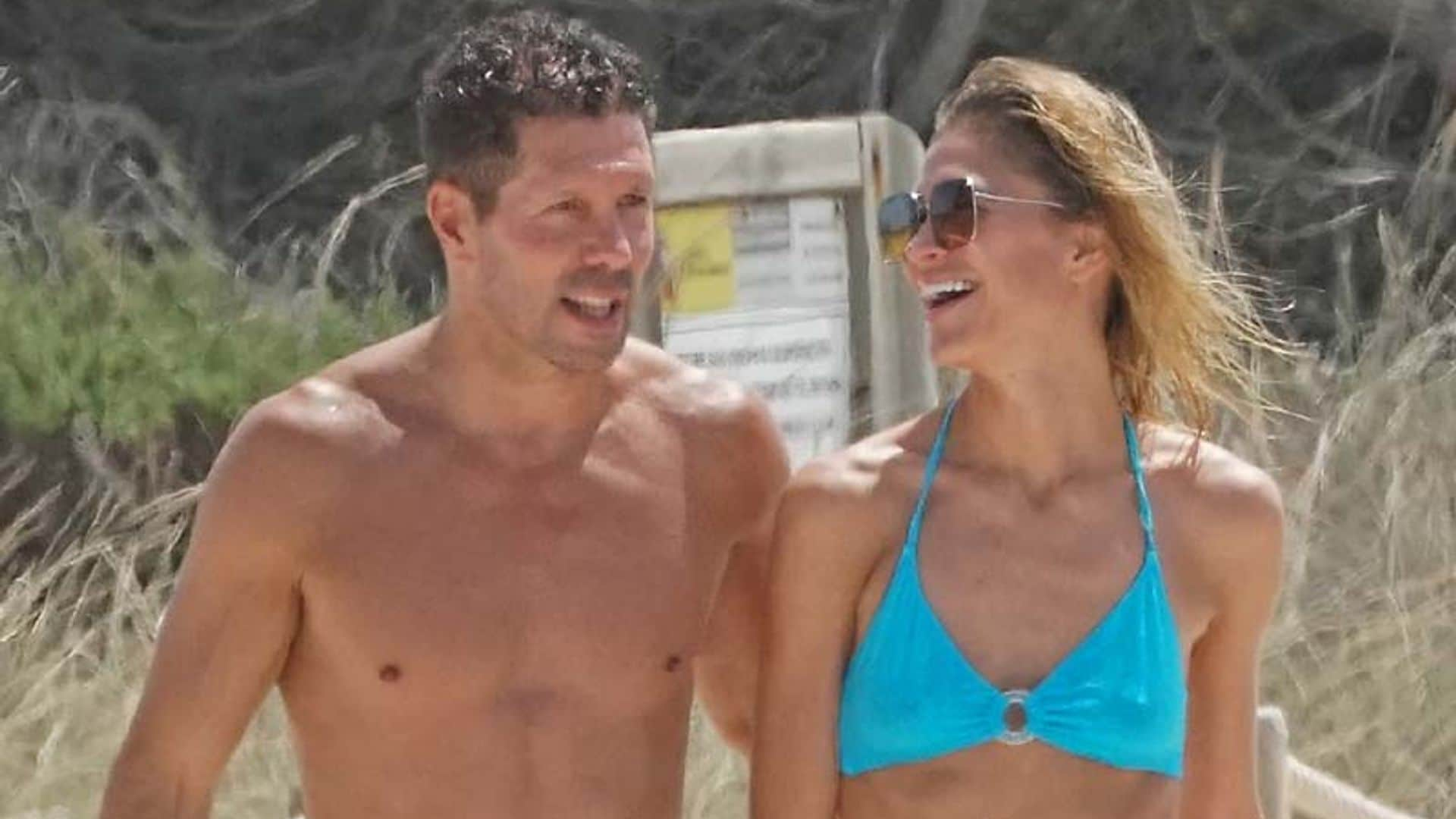 Carla Pereyra y Simeone, luna de miel en familia bajo el sol de Ibiza