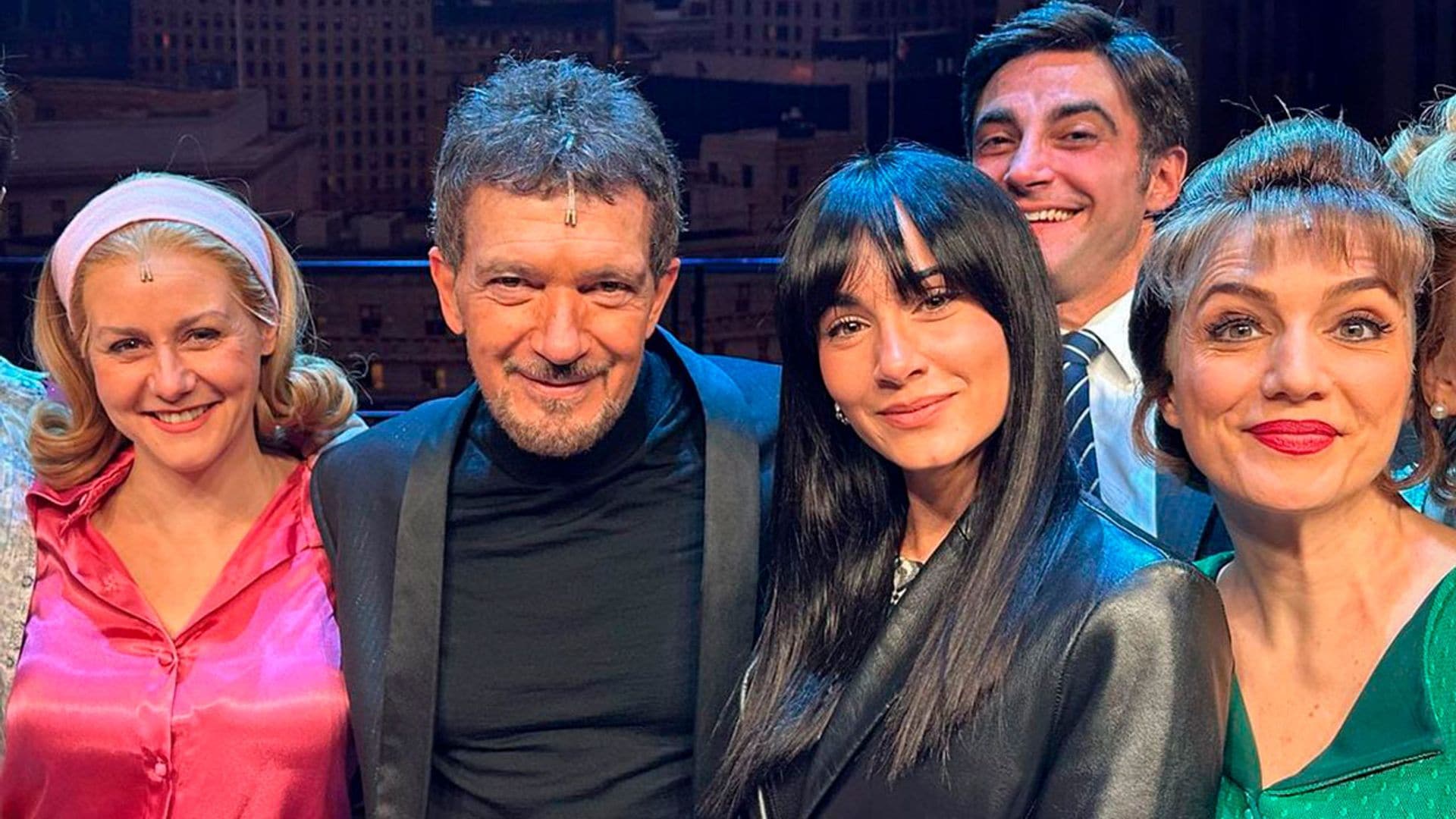 Tras el estreno de su serie con Miguel Bernardeau, Aitana disfruta del musical de Antonio Banderas