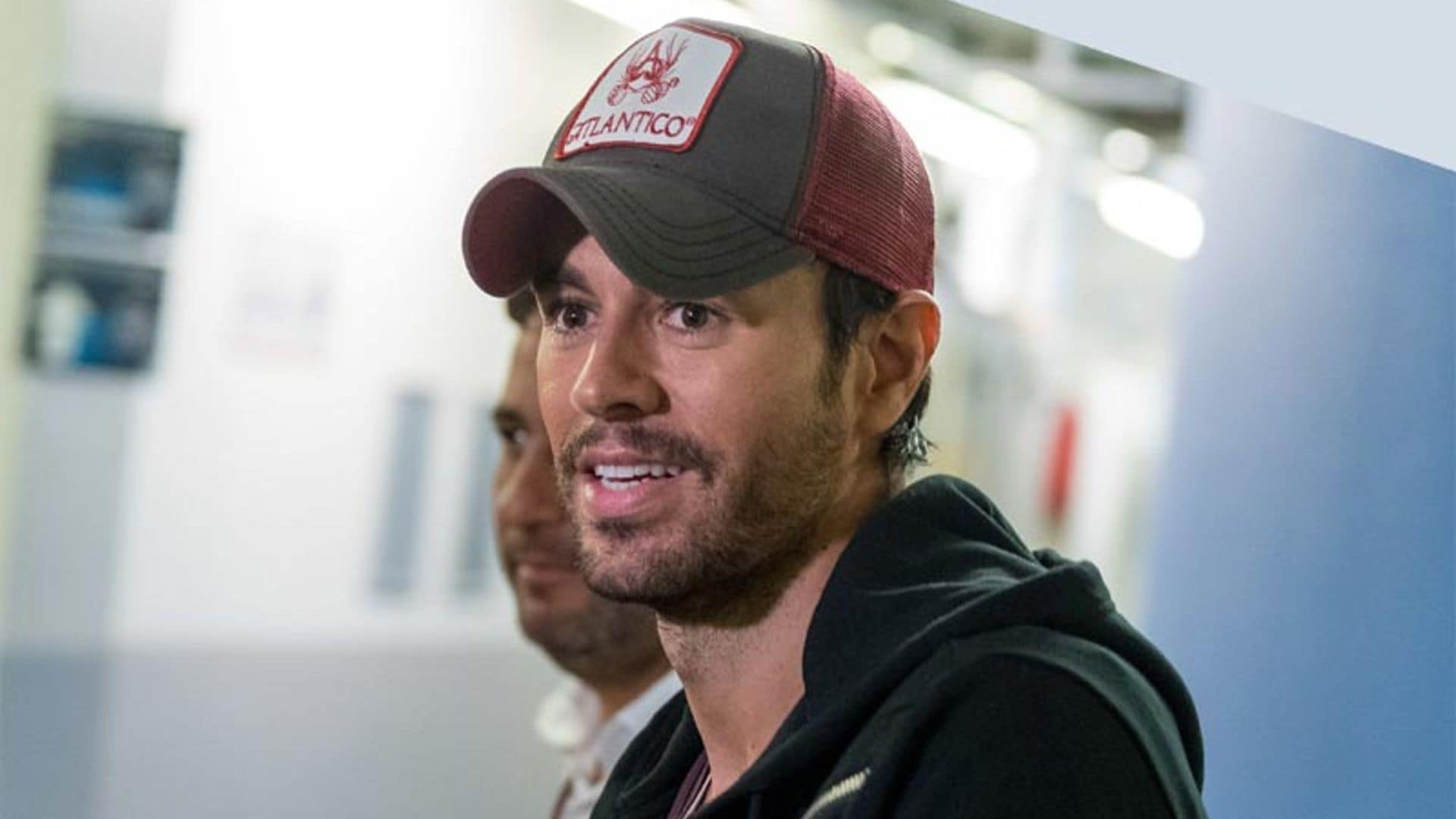 Enrique Iglesias comparte con sus mellizos una de sus aficiones